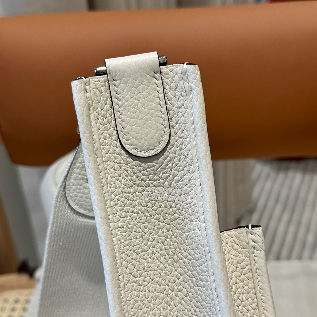 Hermès Evelyne Bag in Clemence Leather, Premium Handcrafted Customization – Milky White.