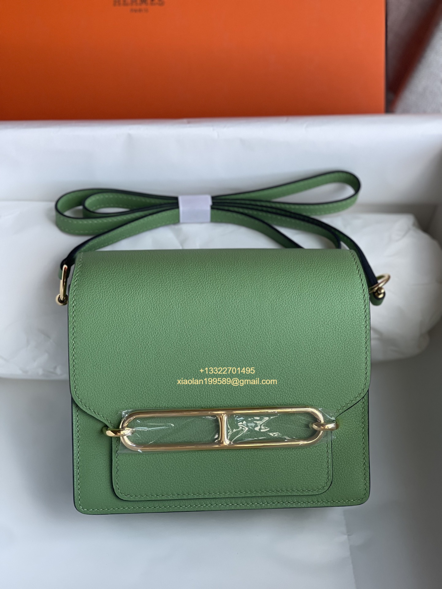 Hermès Roulis 18/23 Shoulder Bag in Evercolor Leather, Hand-stitched with Beeswax Thread. Color: Avocado Green.