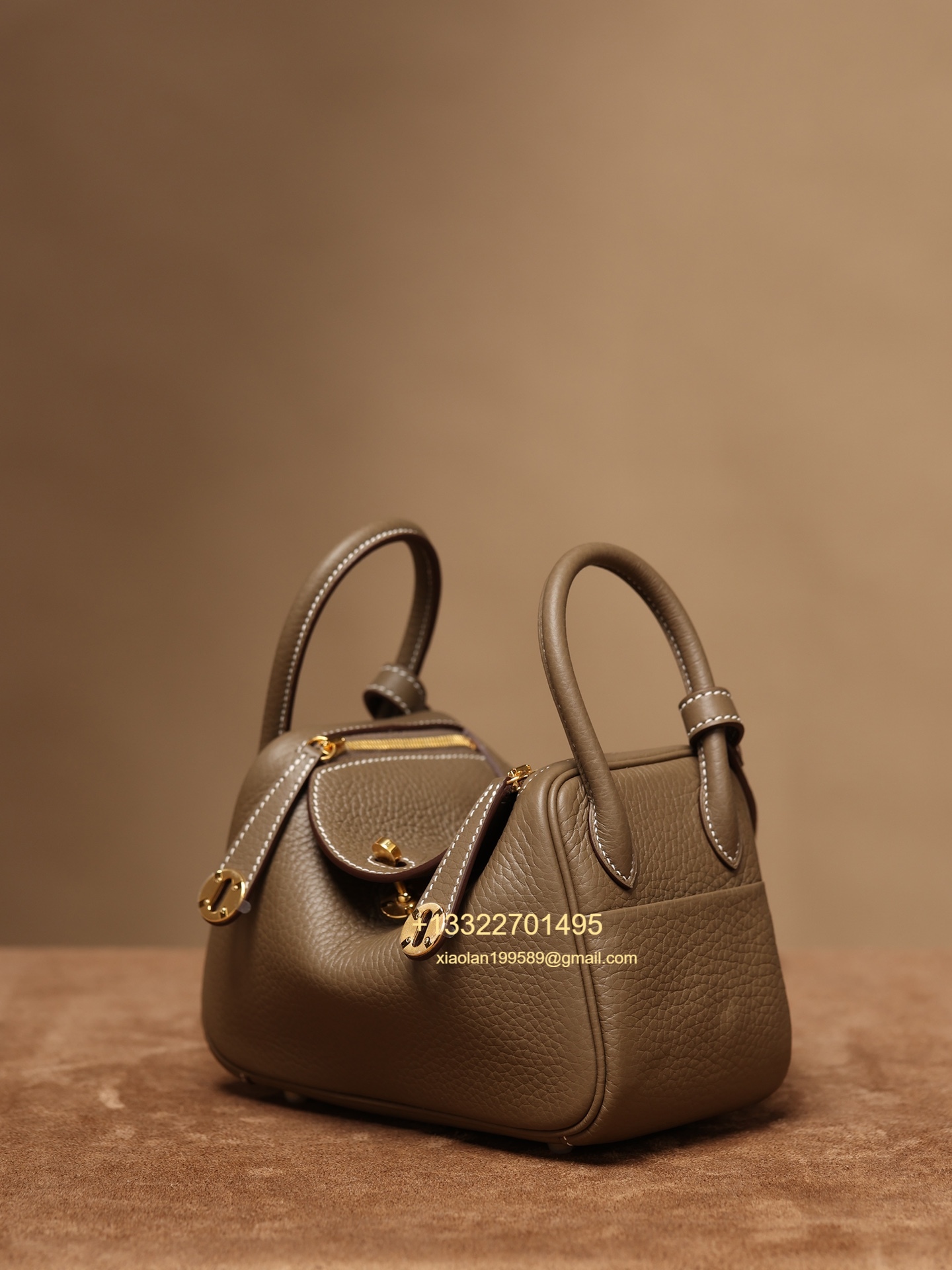 Hermès Lindy Mini 19cm in Etoupe Crafted with Hermès' exclusive Clemence leather, Purely Handcrafted, High-End Customization Edition