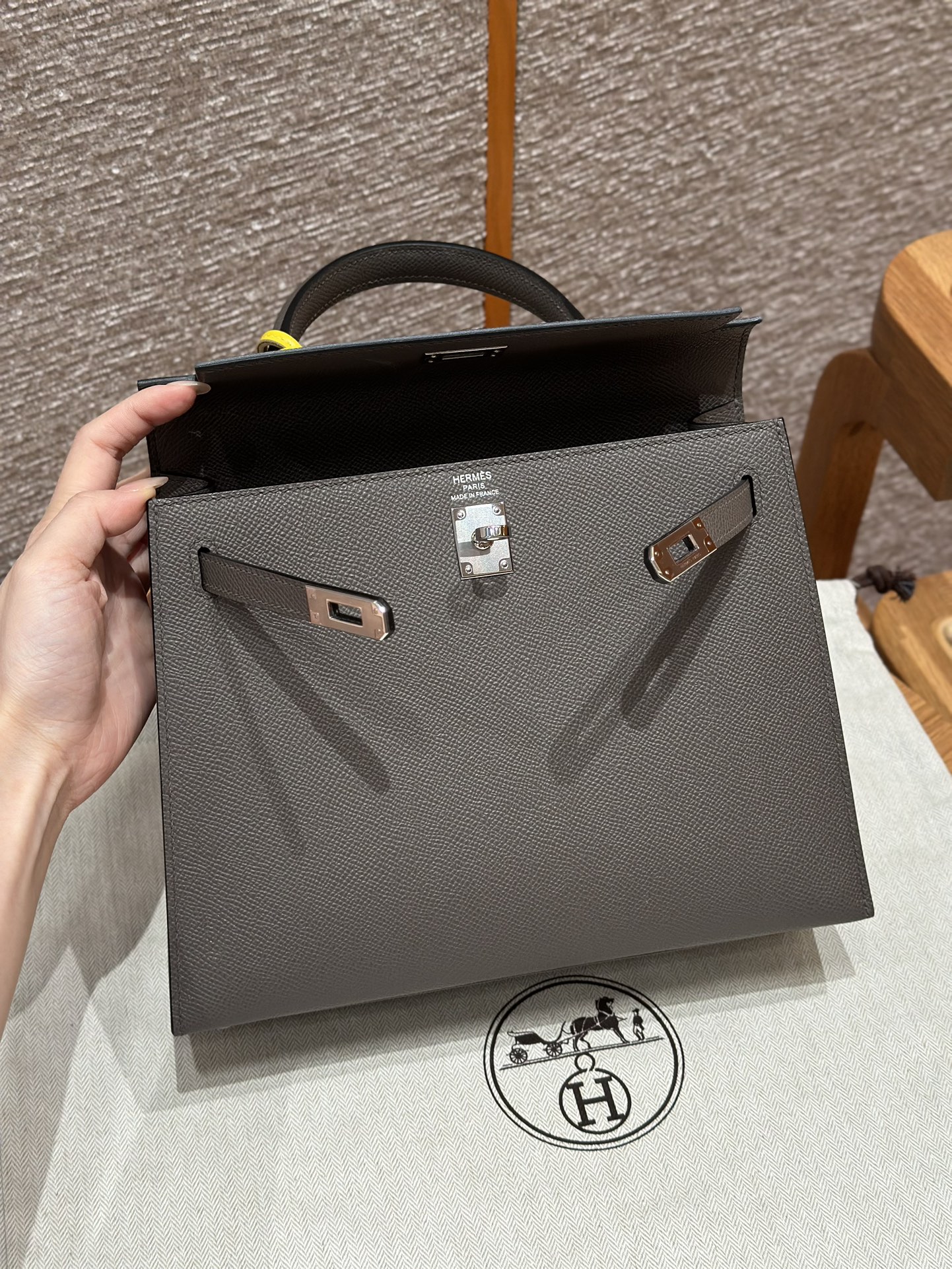 Hermès Kelly Handbag in Etain Epsom Cowhide Leather, Purely Handcrafted, High-End Customization Edition
