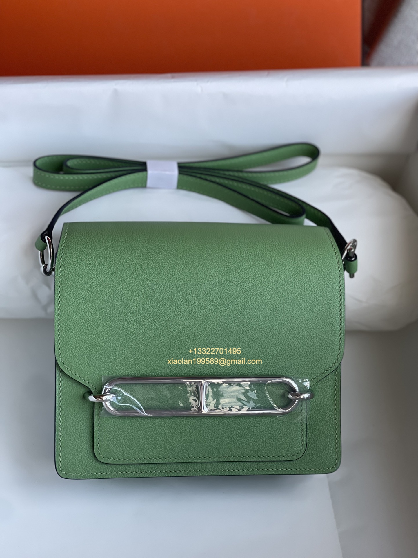 Hermès Roulis 18/23 Shoulder Bag in Evercolor Leather, Hand-stitched with Beeswax Thread. Color: Avocado Green.