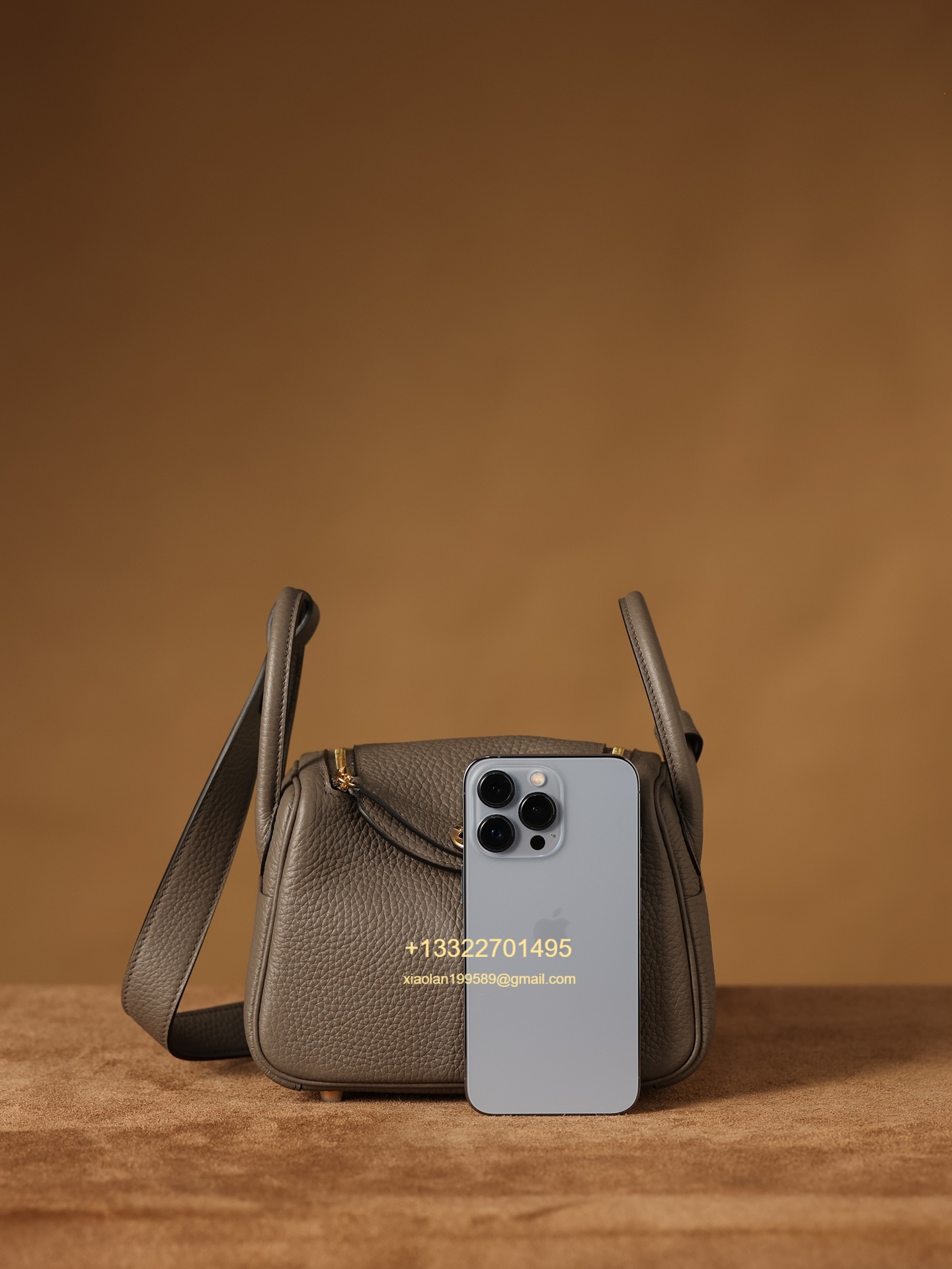 Hermès Lindy Mini 19cm in Pewter Grey, crafted with Hermès' exclusive Clemence leather, purely handcrafted, high-end customization edition.