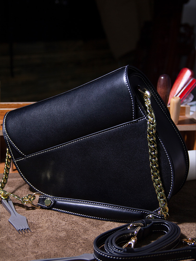 New Chinese-style Leather Carved Saddle Bag, Luxury Niche Women's Crossbody Bag, Genuine Leather, Trendy and Unique Shoulder Backpack.