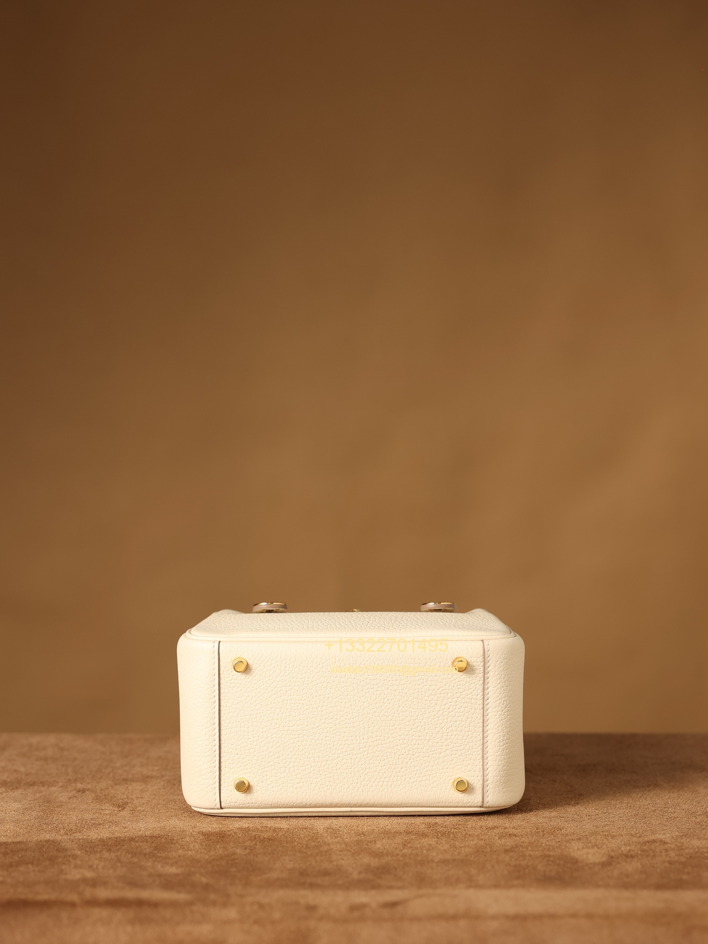 Hermès Lindy Mini 19cm in Milkshake White, crafted with Hermès' exclusive Clemence leather, purely handcrafted, high-end customization edition.