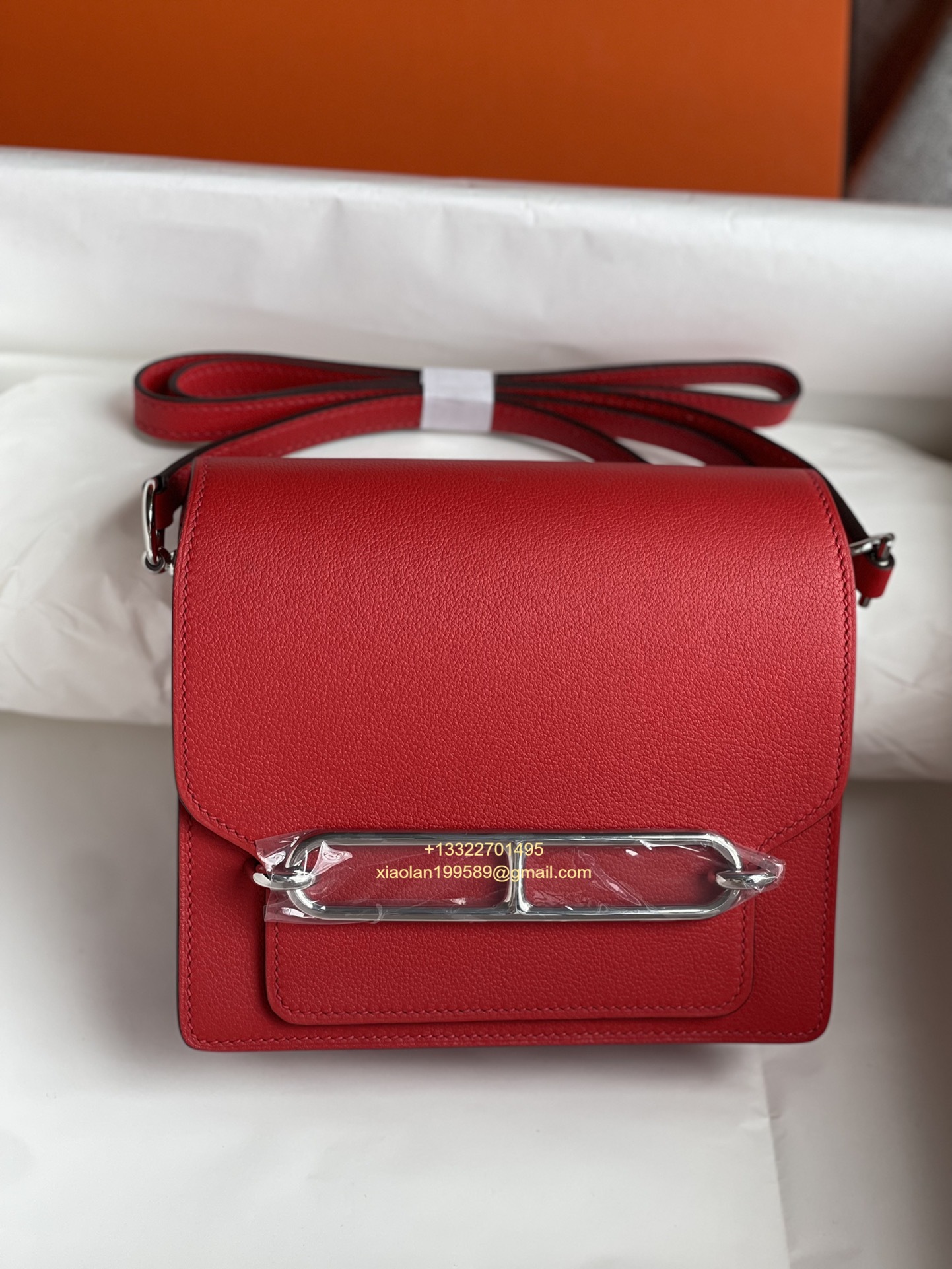 Hermès Roulis 18/23 Shoulder Bag in Evercolor Leather, Hand-stitched with Beeswax Thread. Color: Bright Red.