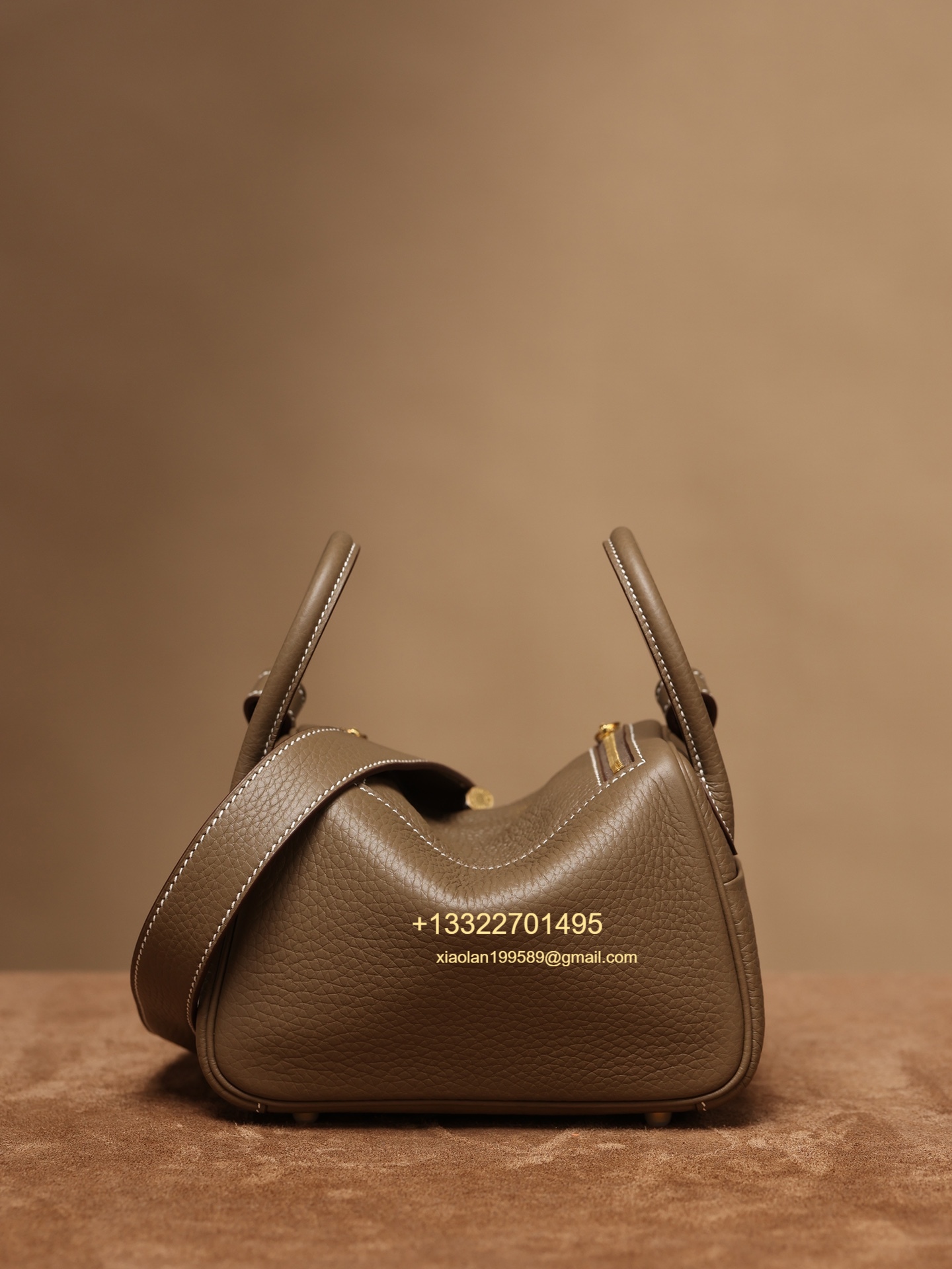 Hermès Lindy Mini 19cm in Etoupe Crafted with Hermès' exclusive Clemence leather, Purely Handcrafted, High-End Customization Edition