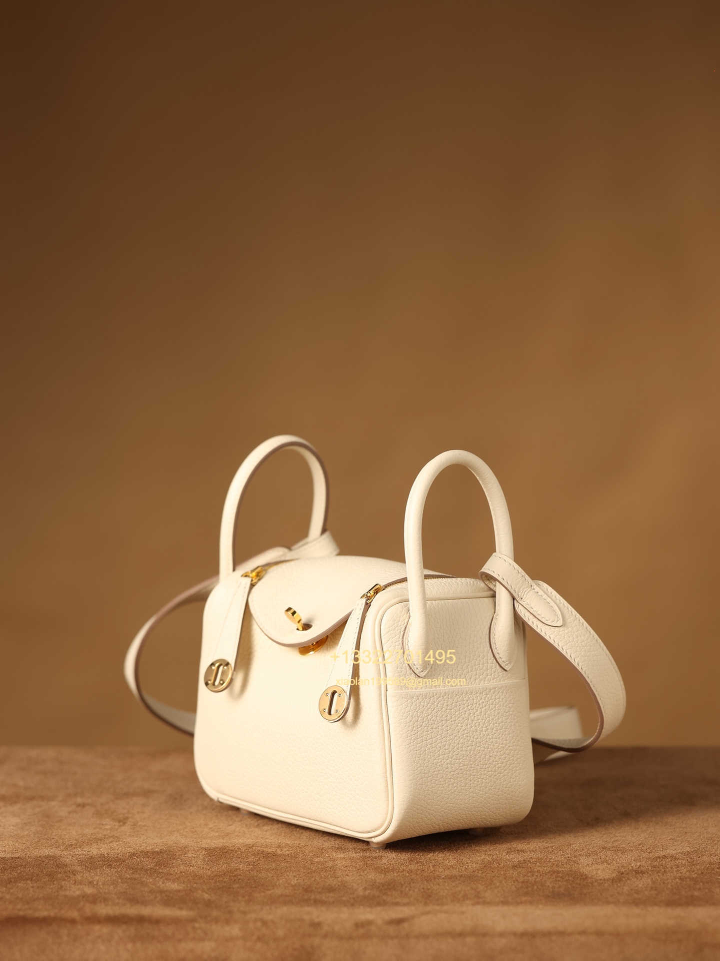 Hermès Lindy Mini 19cm in Milkshake White, crafted with Hermès' exclusive Clemence leather, purely handcrafted, high-end customization edition.
