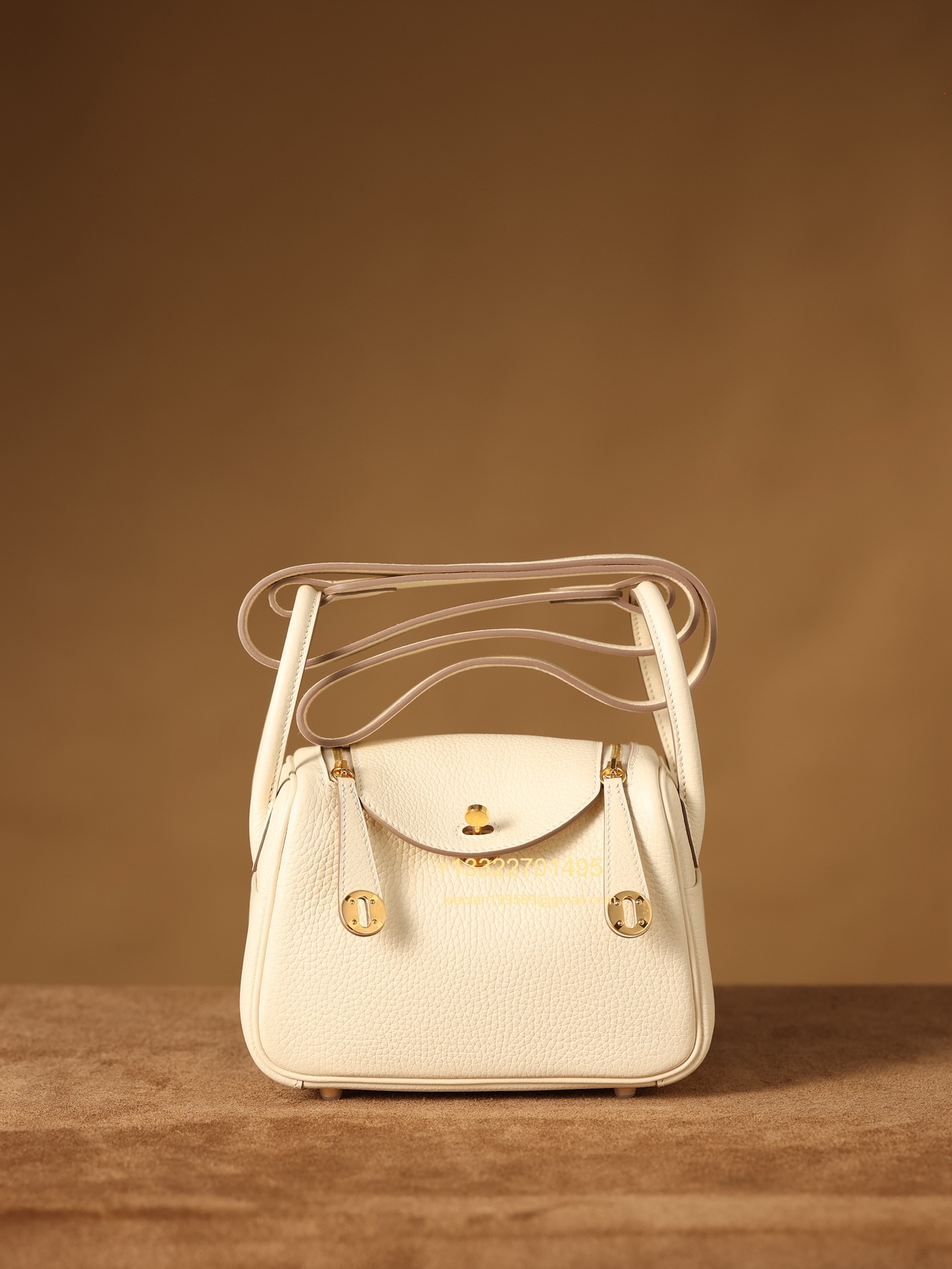 Hermès Lindy Mini 19cm in Milkshake White, crafted with Hermès' exclusive Clemence leather, purely handcrafted, high-end customization edition.