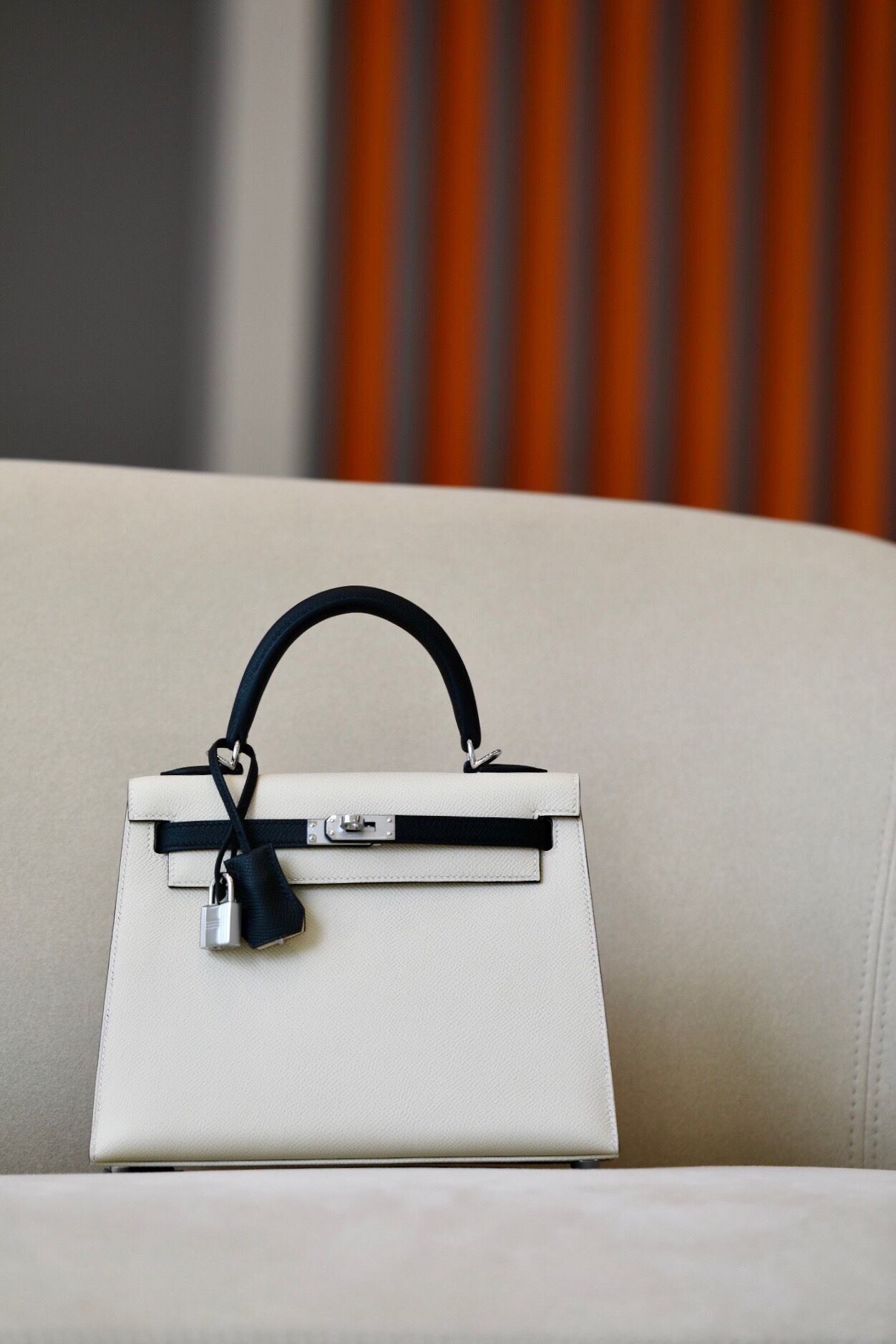 Hermès Kelly 25/28/32cm in Epsom leather, fully hand-stitched with waxed thread, customized in color-block design.