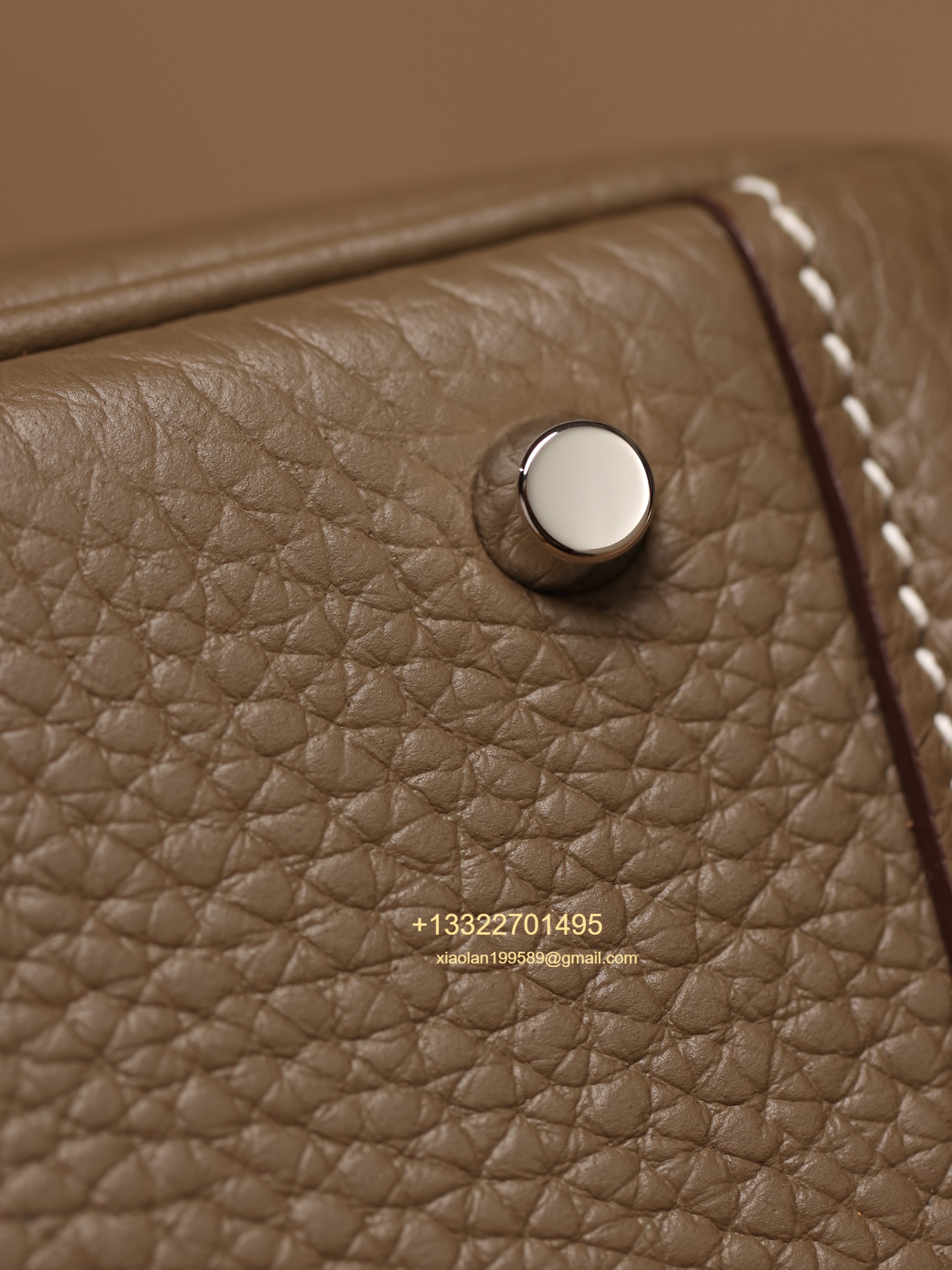 Hermès Lindy Mini 19cm in Etoupe Crafted with Hermès' exclusive Clemence leather, Purely Handcrafted, High-End Customization Edition