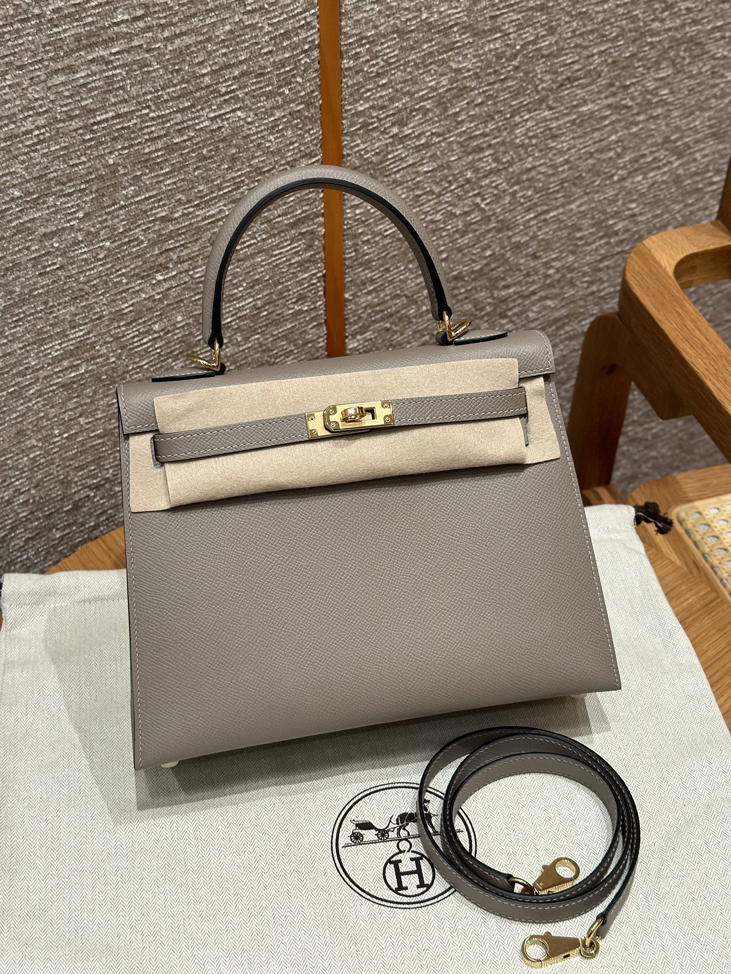 Hermès Kelly Handbag in Asphalt Grey  Epsom Cowhide Leather, Purely Handcrafted, High-End Customization Edition