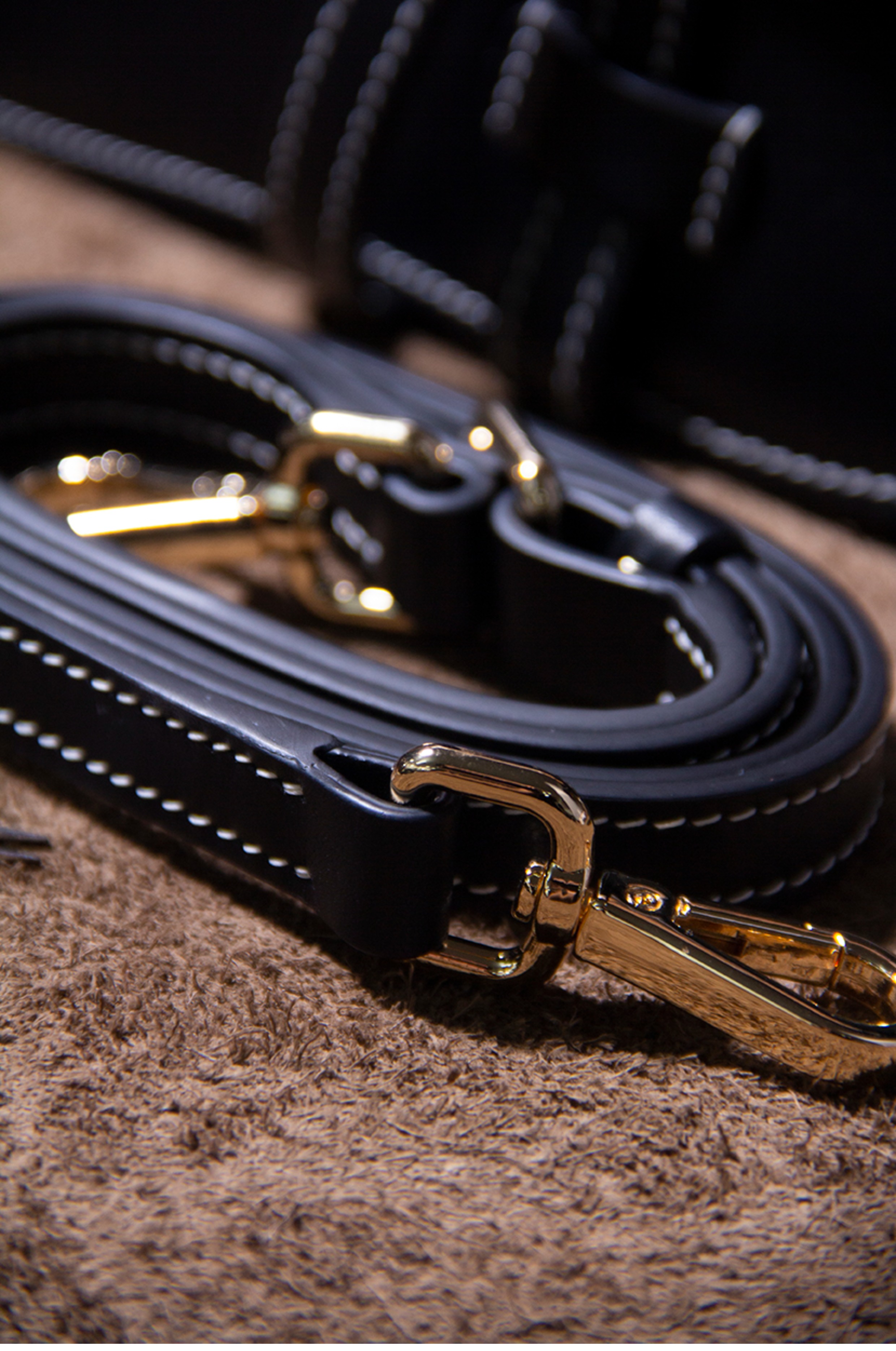 New Chinese-style Leather Carved Saddle Bag, Luxury Niche Women's Crossbody Bag, Genuine Leather, Trendy and Unique Shoulder Backpack.