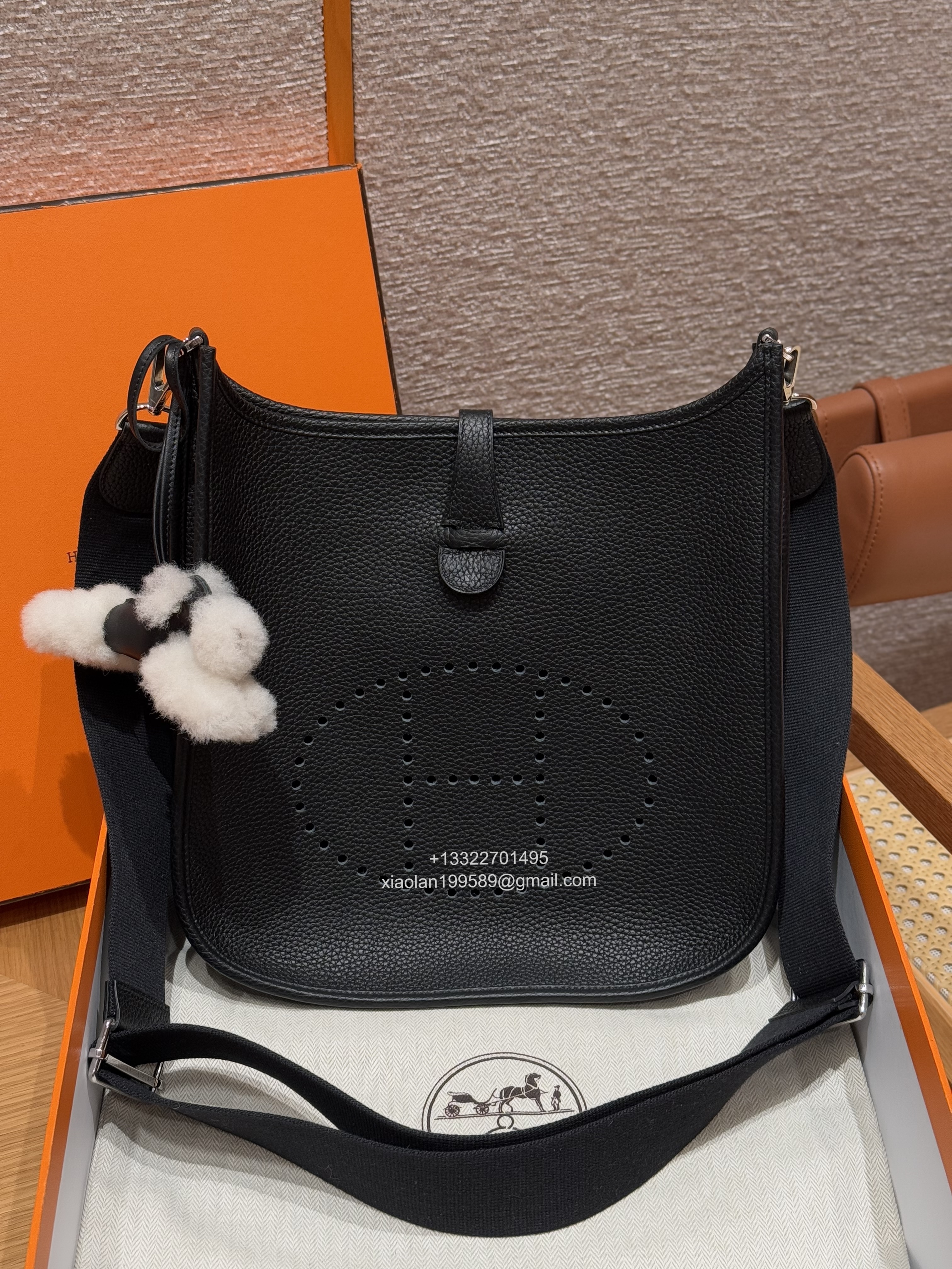 Hermès Evelyne Bag in Clemence Leather, Premium Handcrafted Customization – Black.