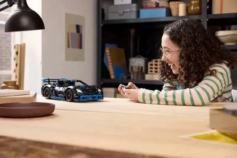 Porsche GT4 e-Performance racewagen 42176 Technic thumbnail 11