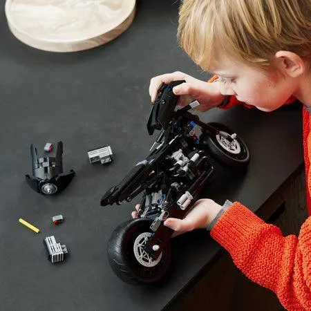 The BATMAN – BATMOTOR™ 42155 Technic thumbnail 9