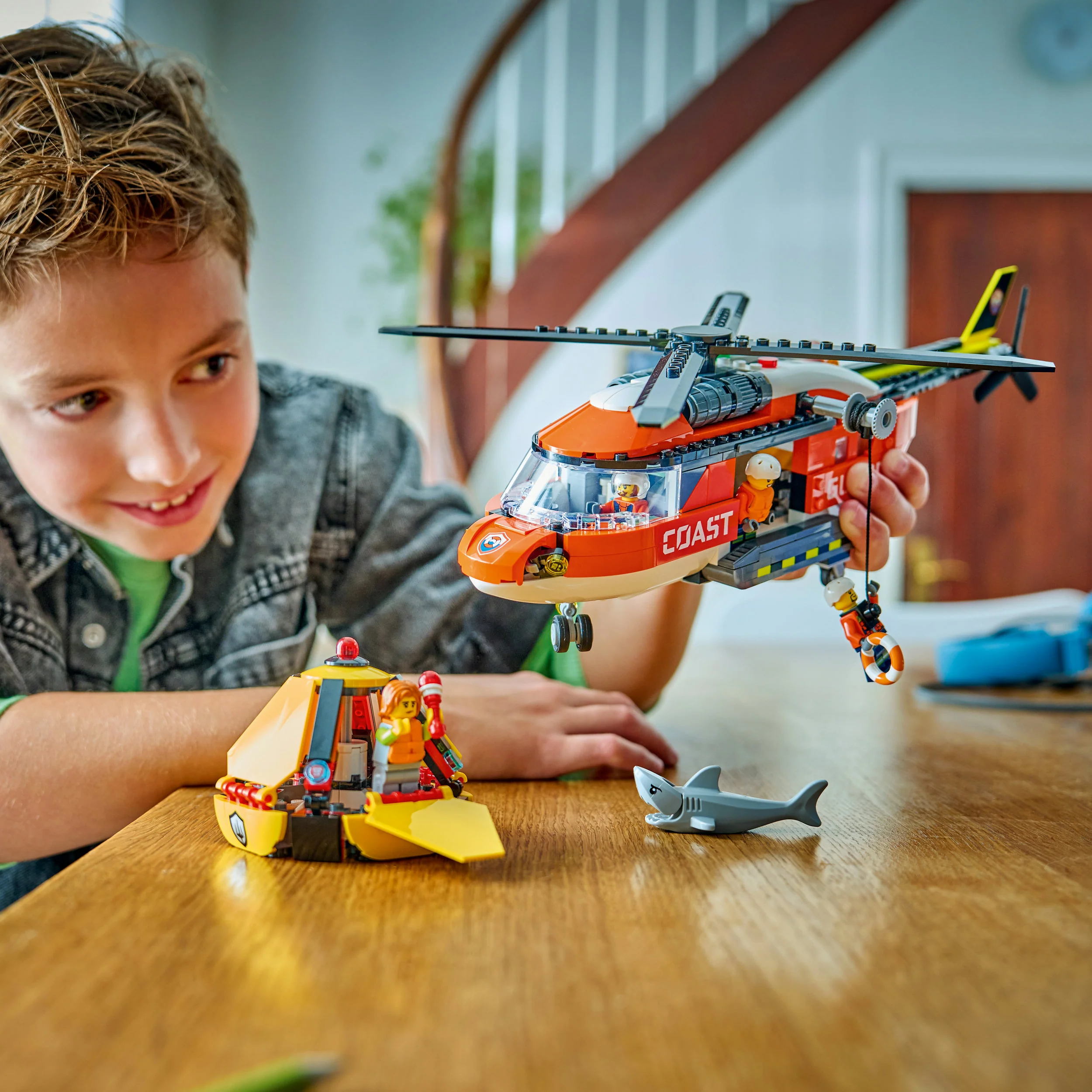 LEGO® City Kustwacht Helikopter - Bouw- en Speelset - Hulpdienstvoertuig - Speelgoed met 4 Minifiguren - 60503