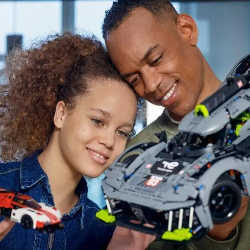 LEGO Peugeot 9x8 hypercar 42156 Technic
