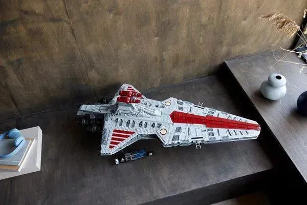 Venator class Republic Attack Cruiser 75367 StarWars thumbnail 6