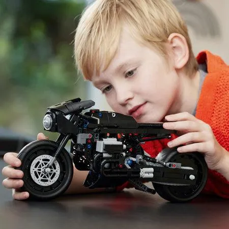 The BATMAN – BATMOTOR™ 42155 Technic thumbnail 10