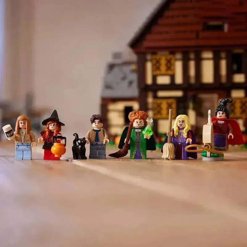 Disney Hocus Pocus: het huisje van de Sanderson-zussen 21341 Ideas thumbnail 10