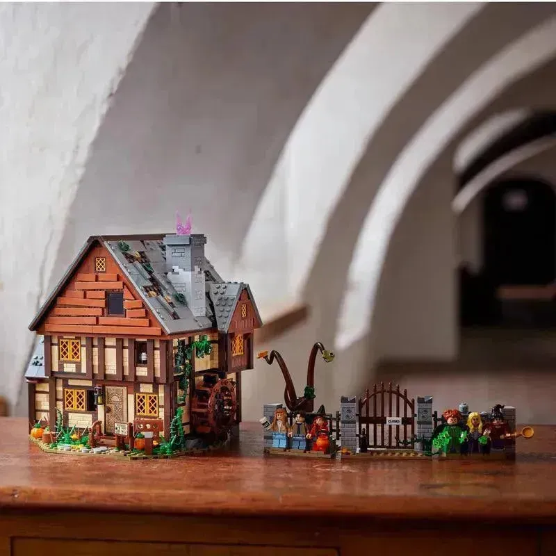 Disney Hocus Pocus: het huisje van de Sanderson-zussen 21341 Ideas thumbnail 18