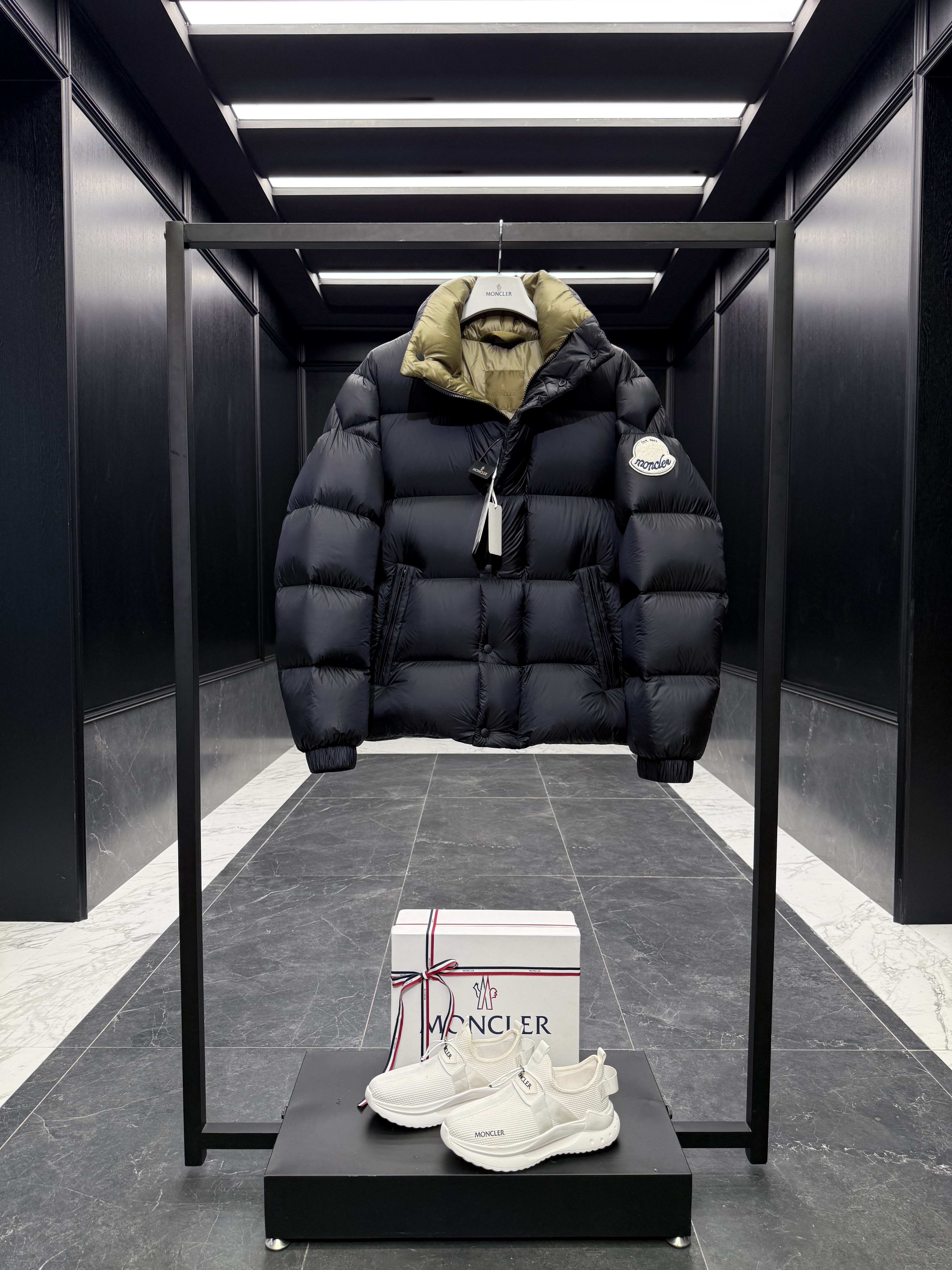 moncler palm angles