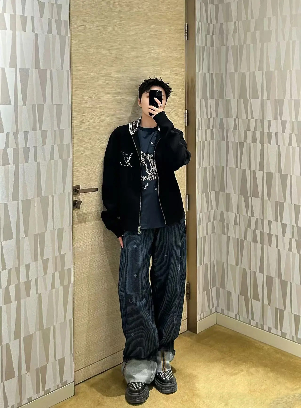 LOUIS VUITTON LOGO刺绣针织飞行夹克