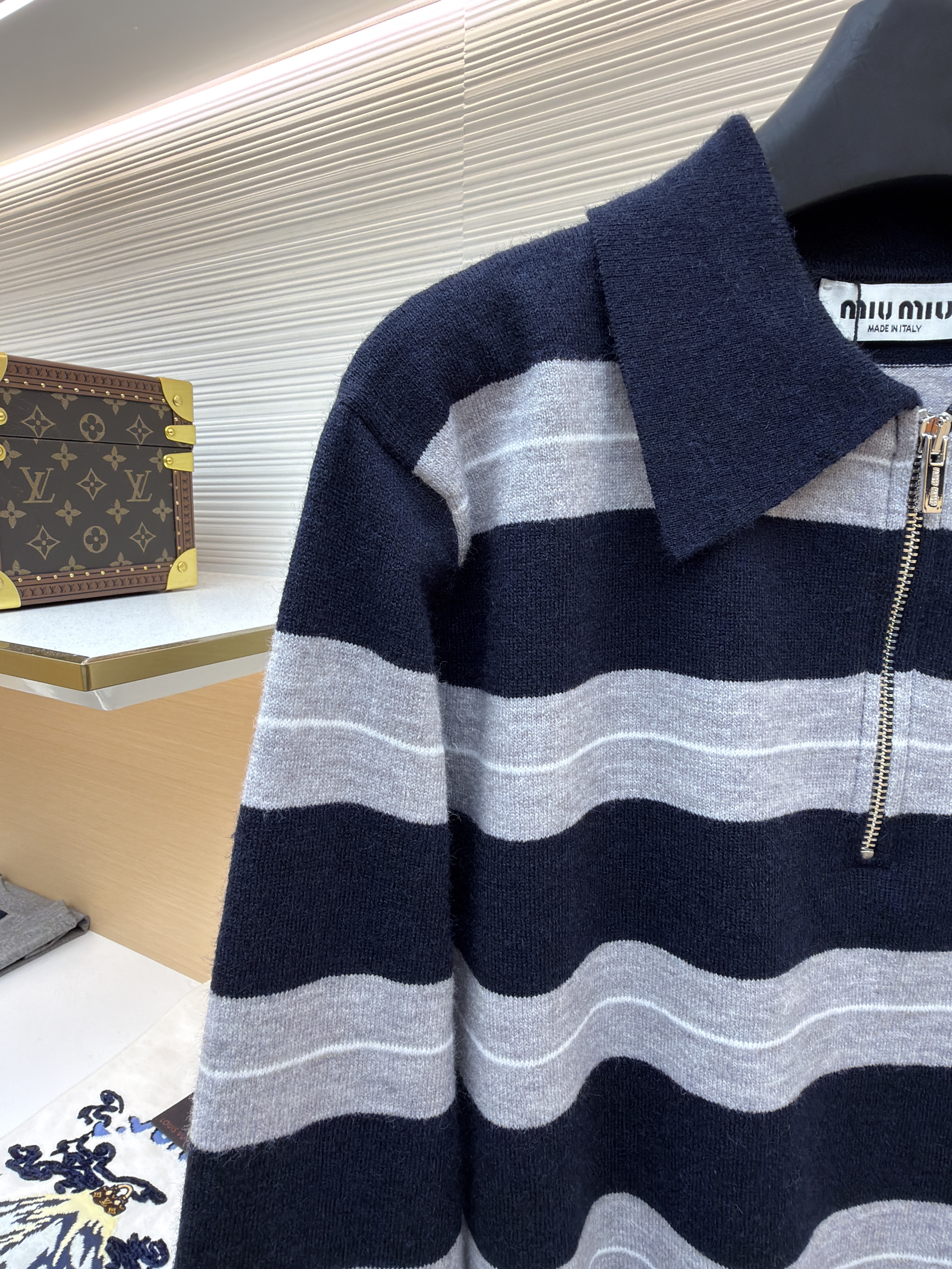 MIUMIU Atheneum快闪系列条纹长袖Polo衫