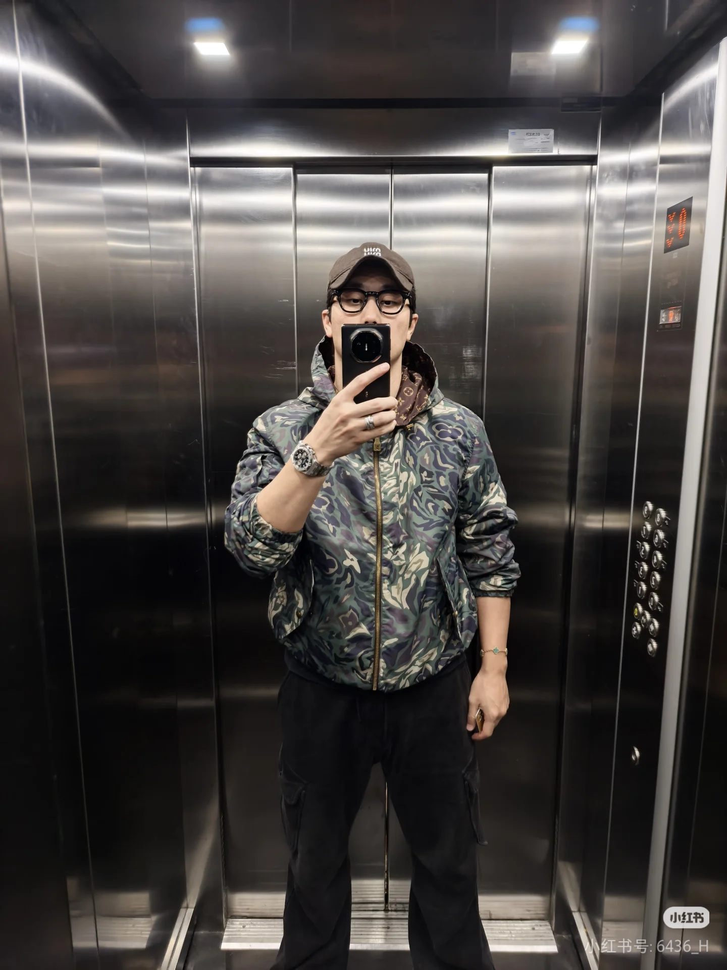 LOUIS VUITTON 迷彩印花双面穿连帽夹克外套