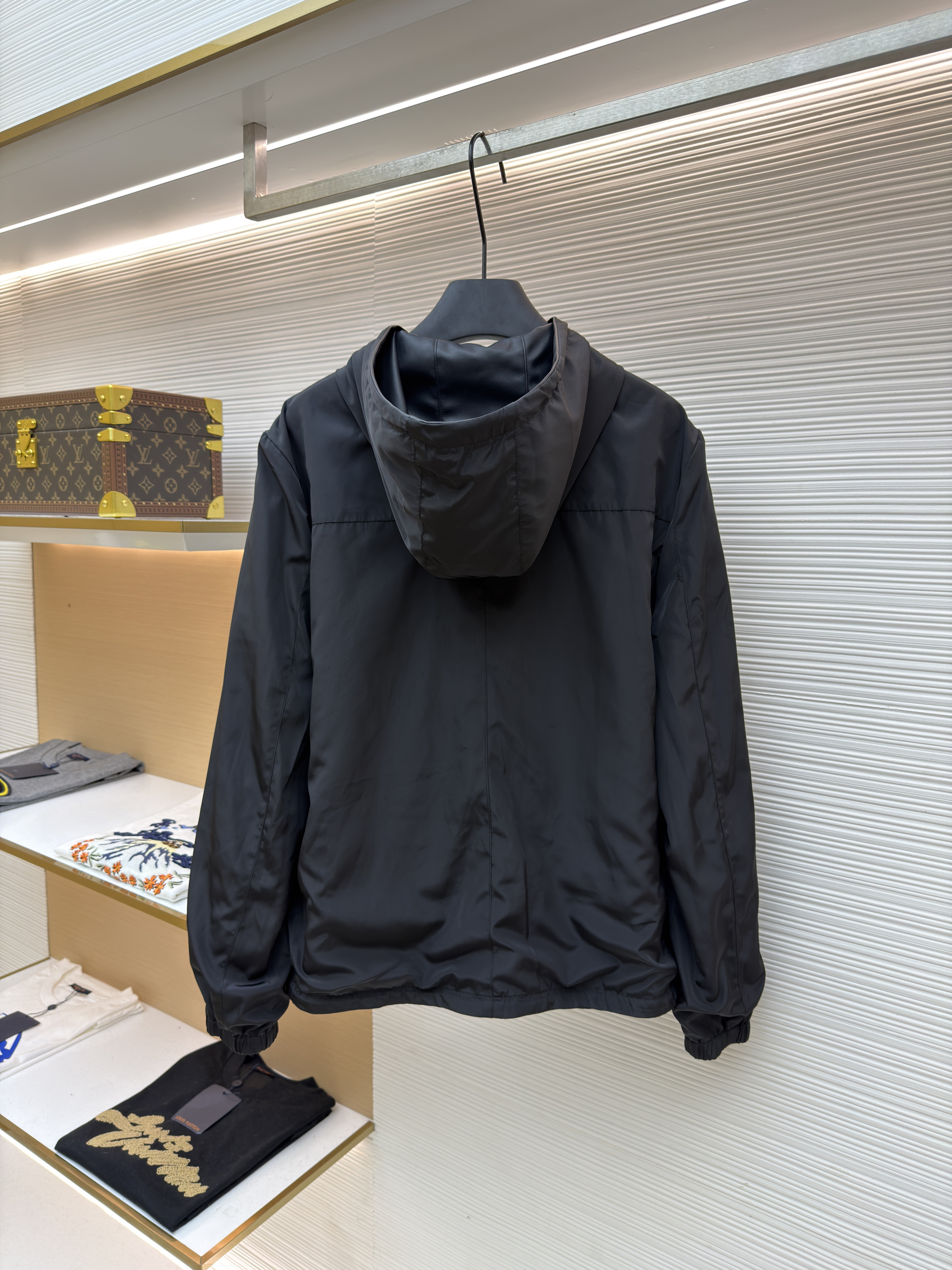 Prada 双面穿皮革尼龙连帽夹克