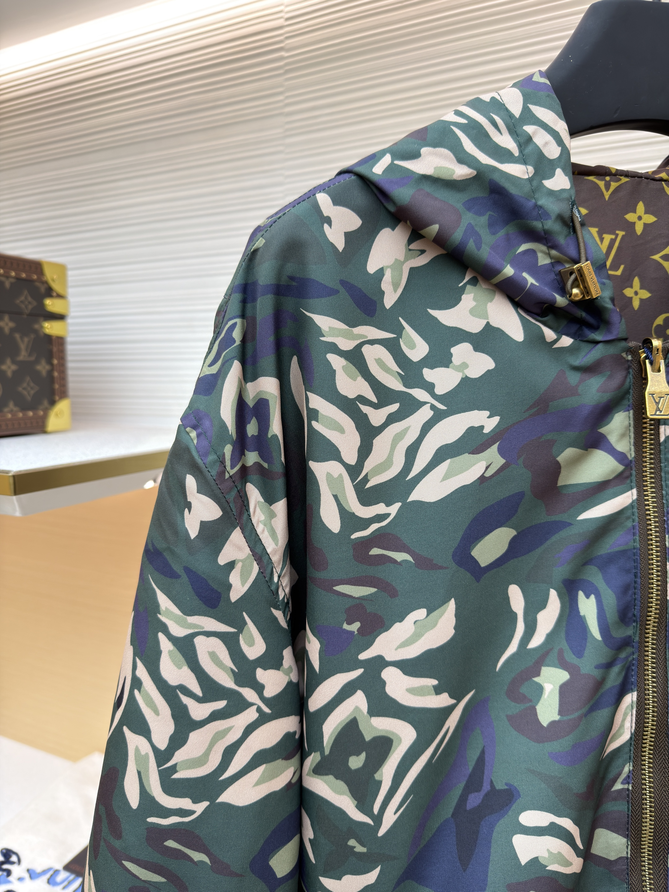 LOUIS VUITTON 迷彩印花双面穿连帽夹克外套
