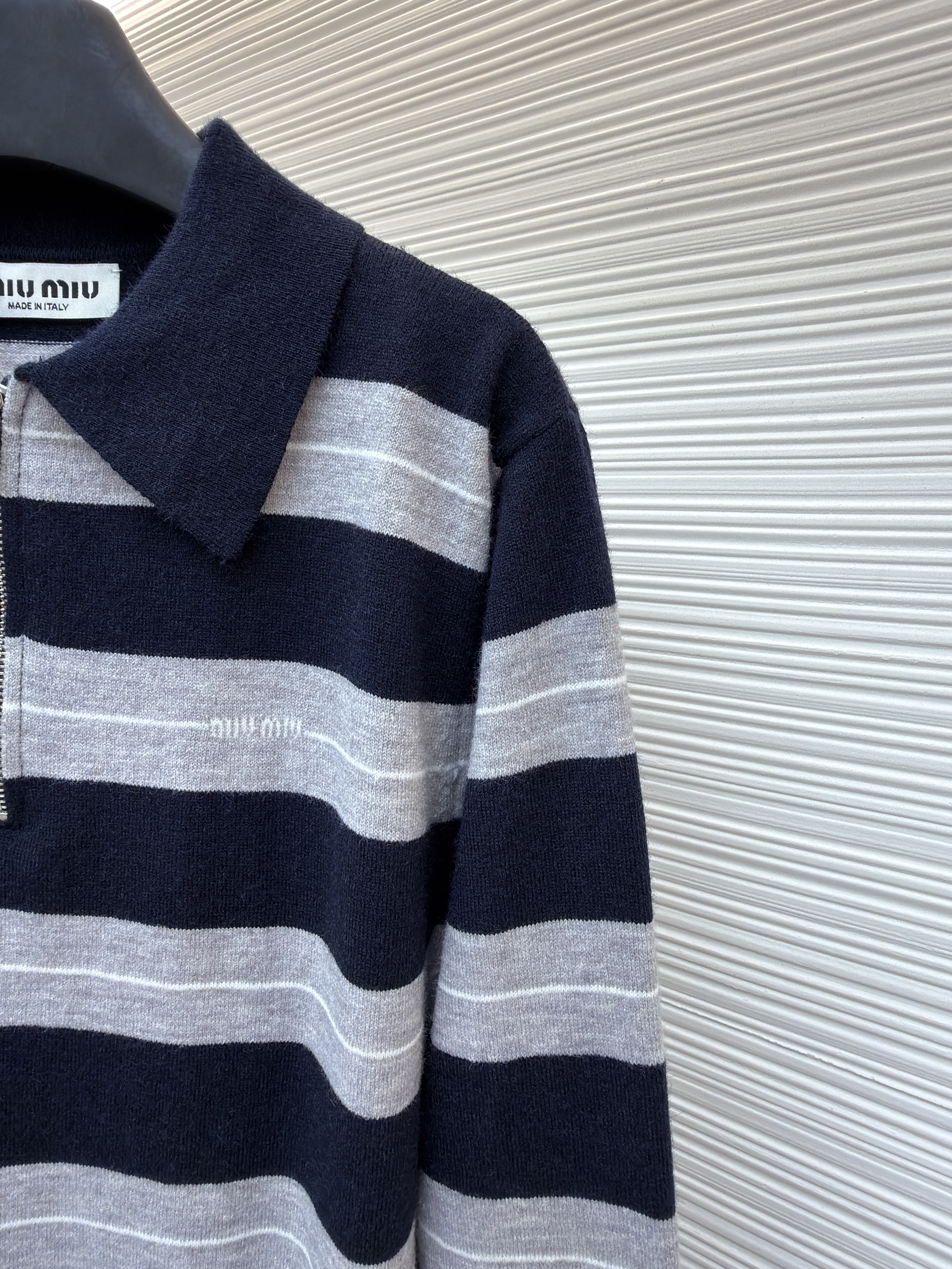 MIUMIU Atheneum快闪系列条纹长袖Polo衫