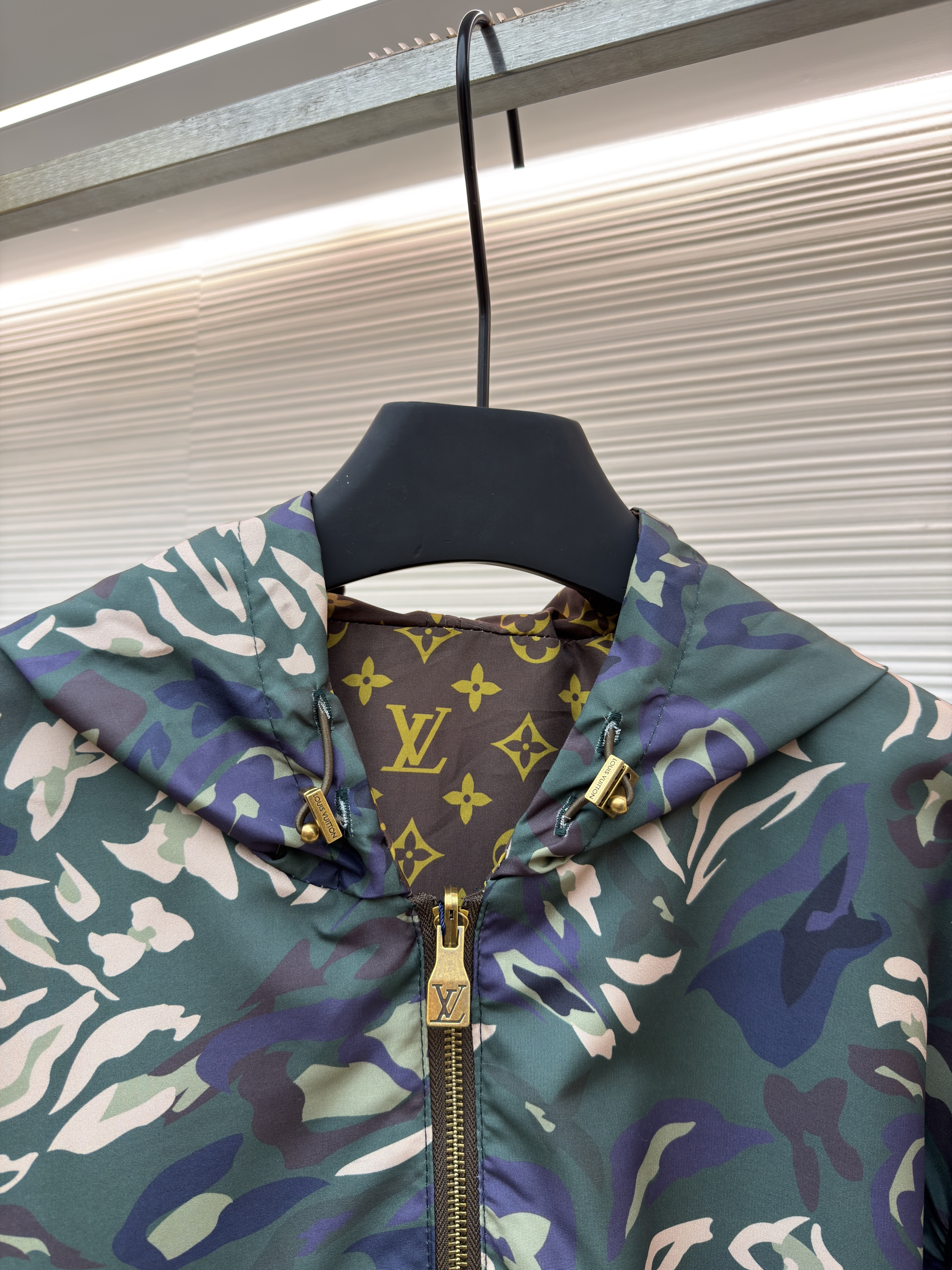 LOUIS VUITTON 迷彩印花双面穿连帽夹克外套