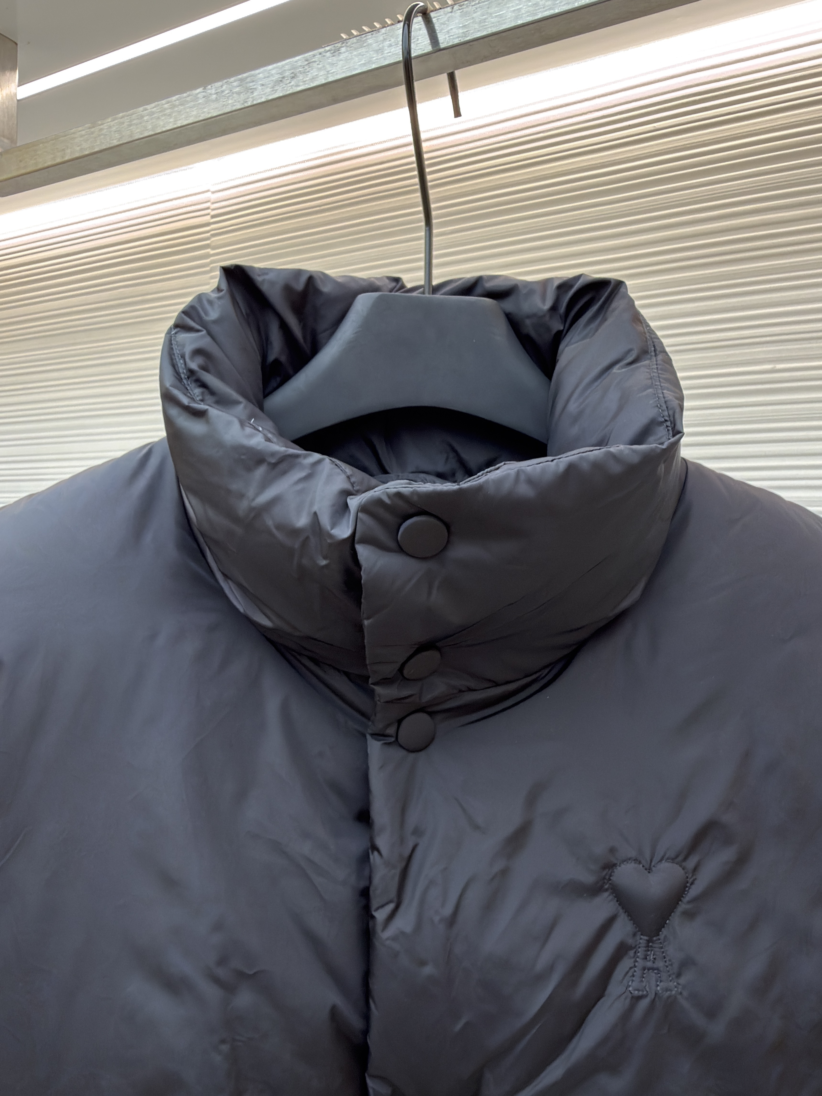 Ami 爱心垫衬绣羽绒马甲