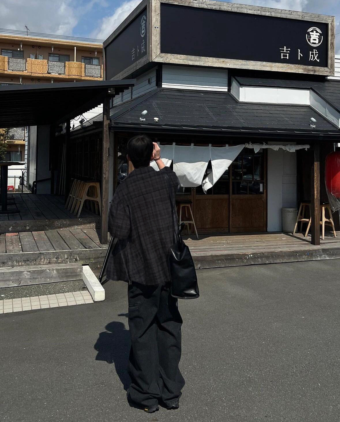 Balenciaga 夜景两件套翻领衬衫