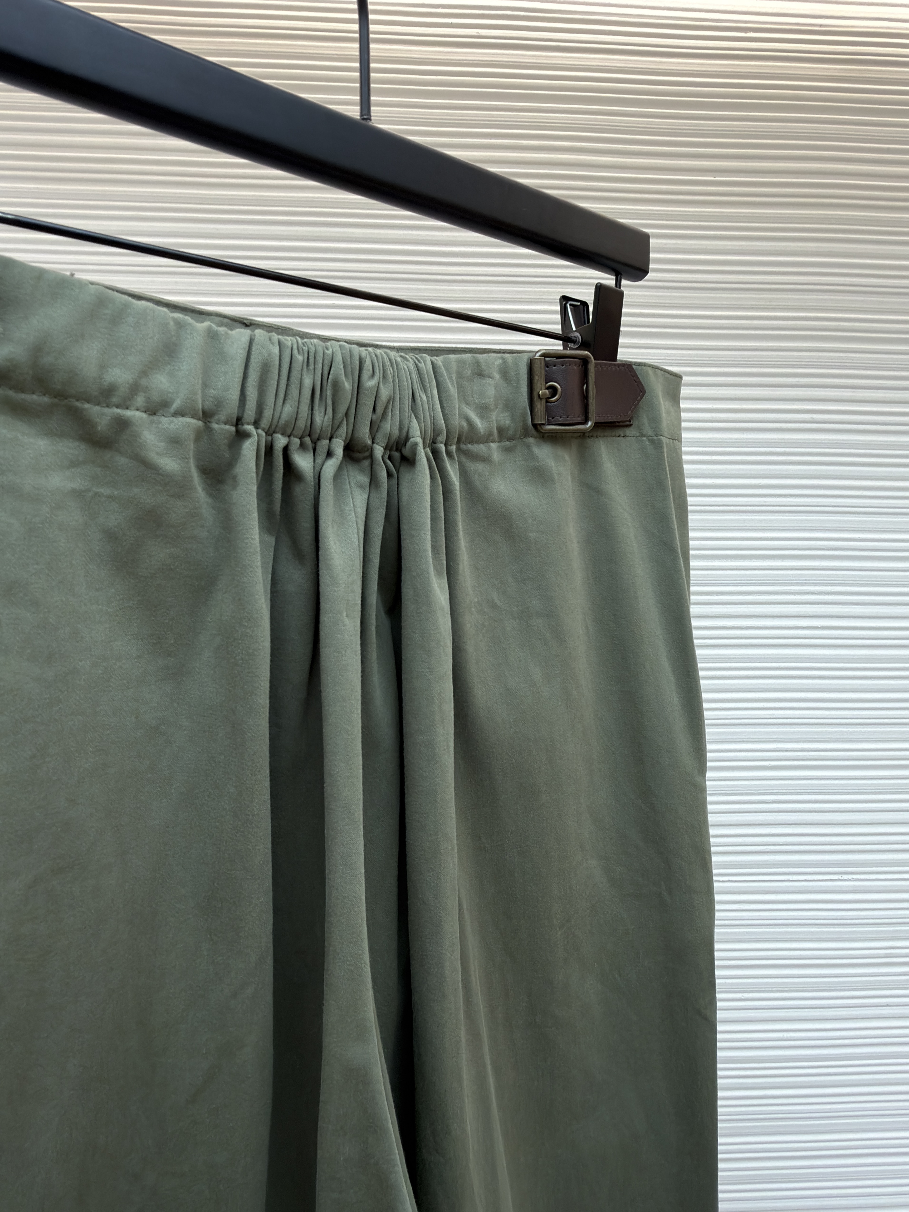 Loewe军绿皮带长裤