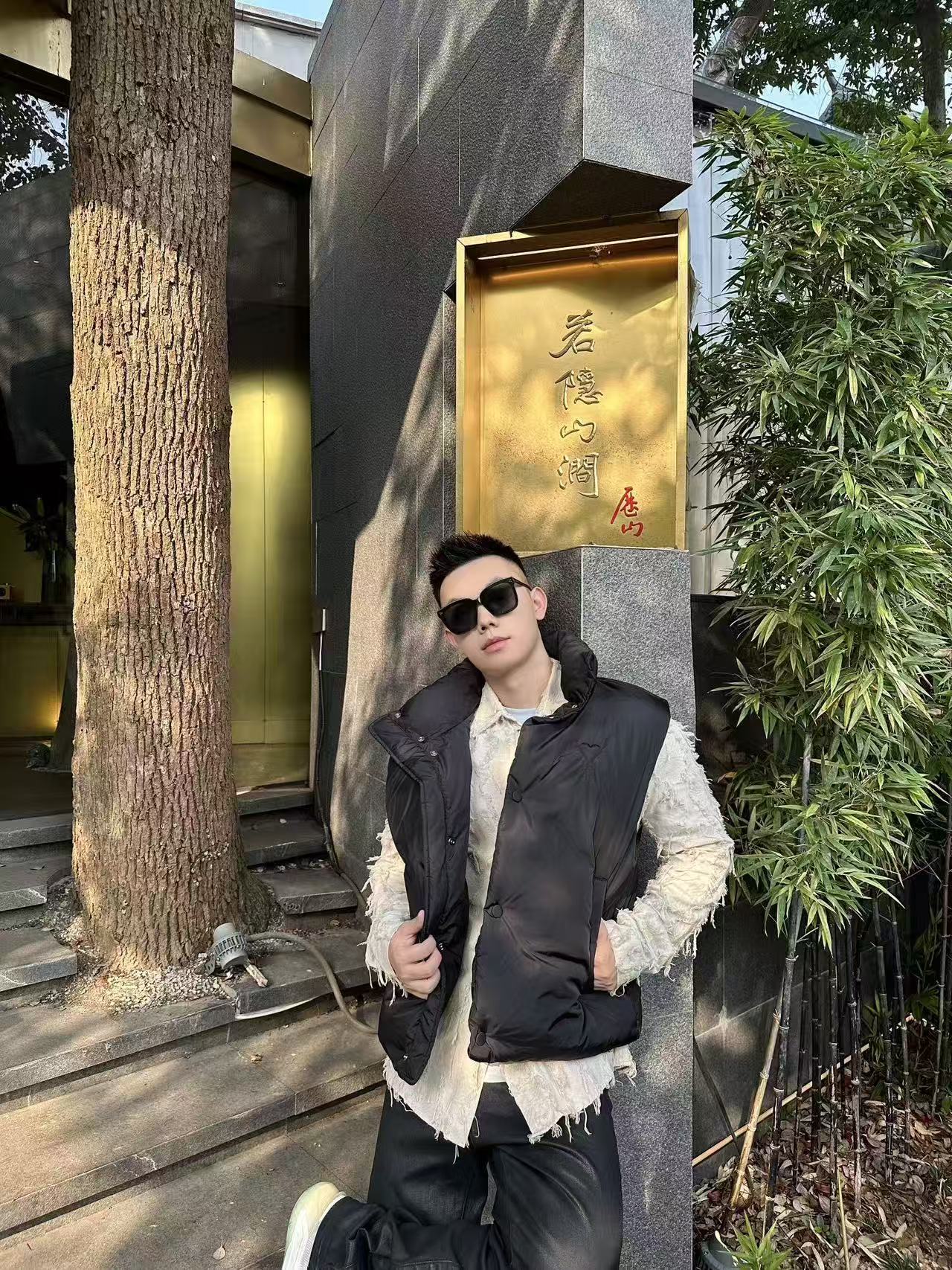 Ami 爱心垫衬绣羽绒马甲