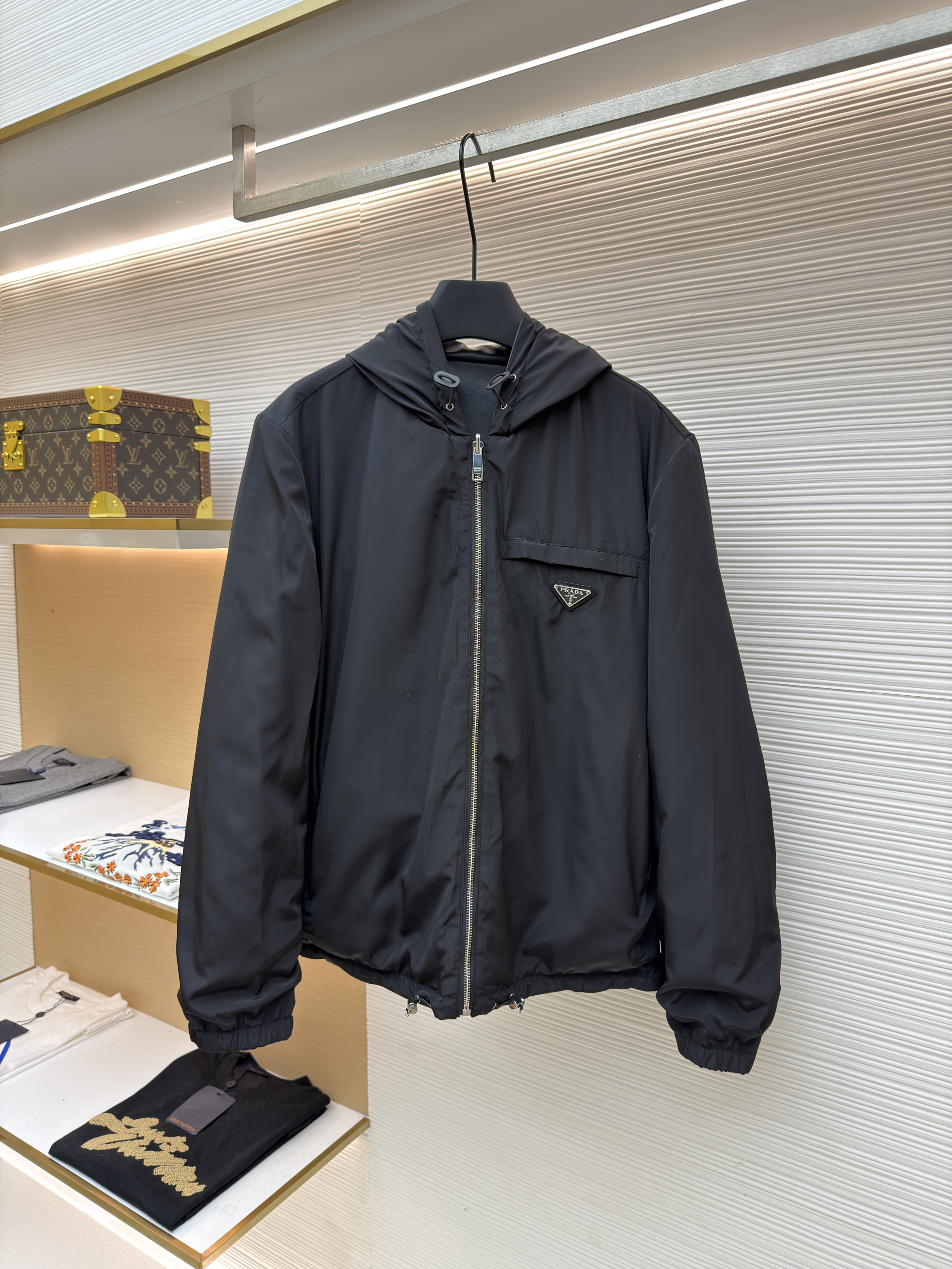 Prada 双面穿皮革尼龙连帽夹克