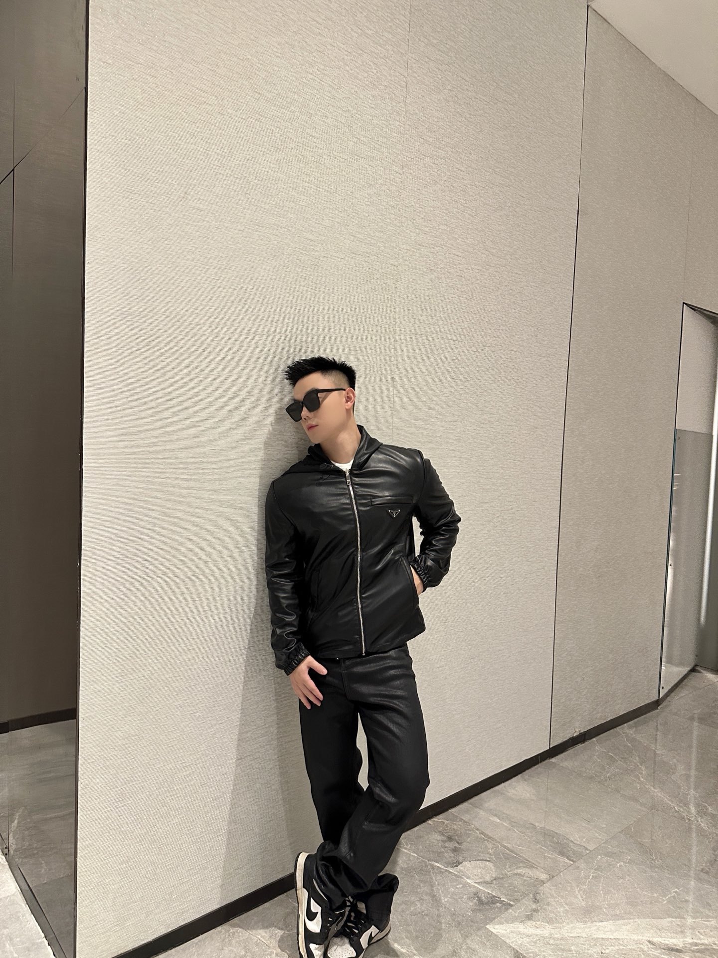 Prada 双面穿皮革尼龙连帽夹克