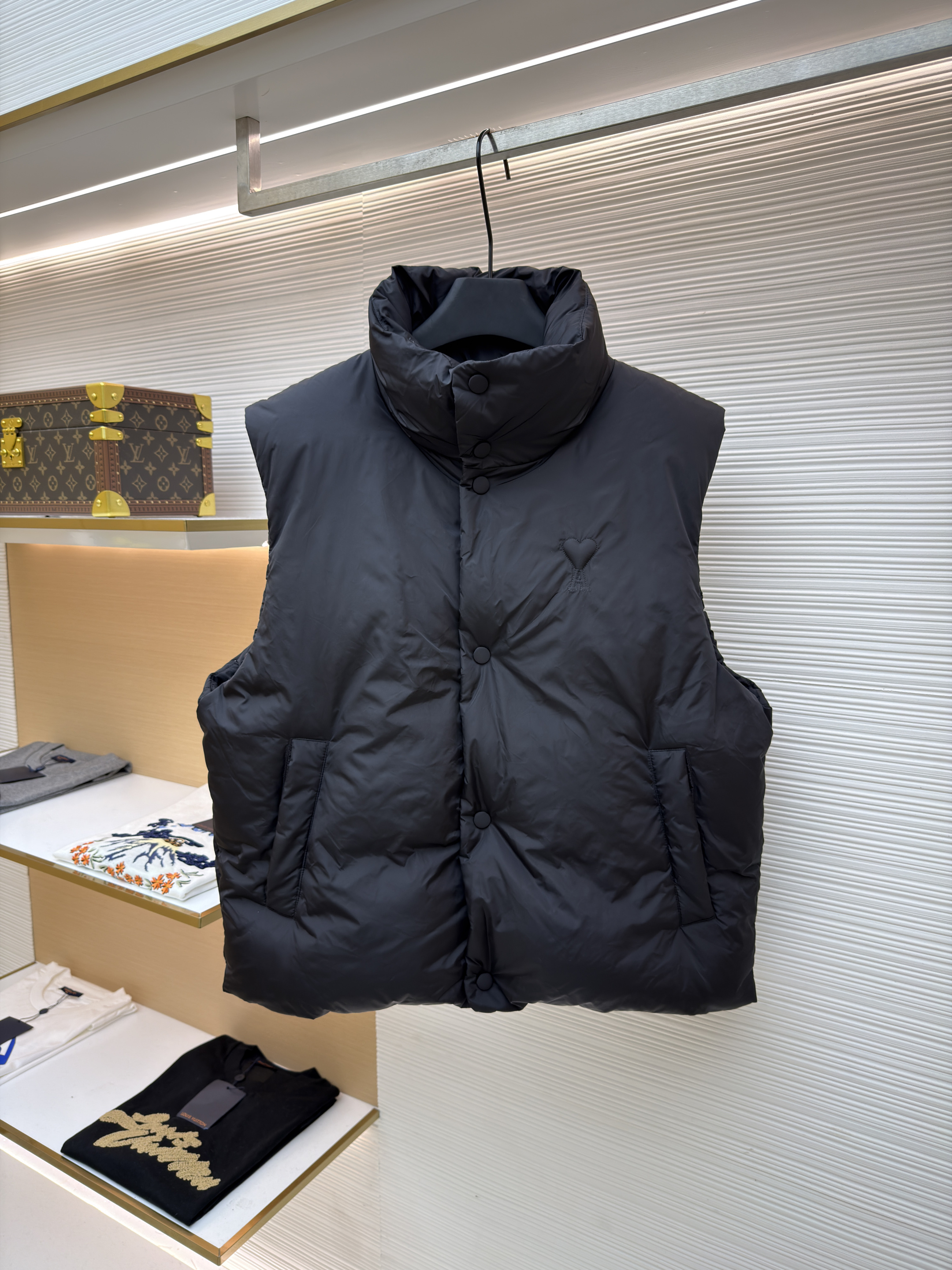 Ami 爱心垫衬绣羽绒马甲