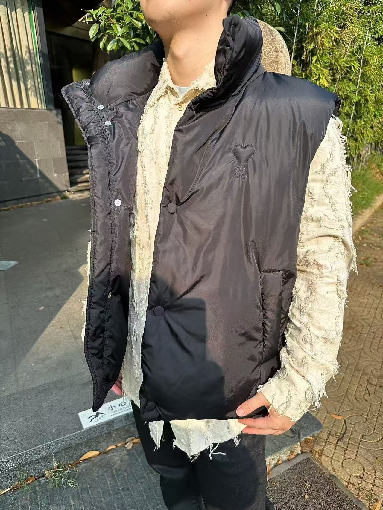 Ami 爱心垫衬绣羽绒马甲