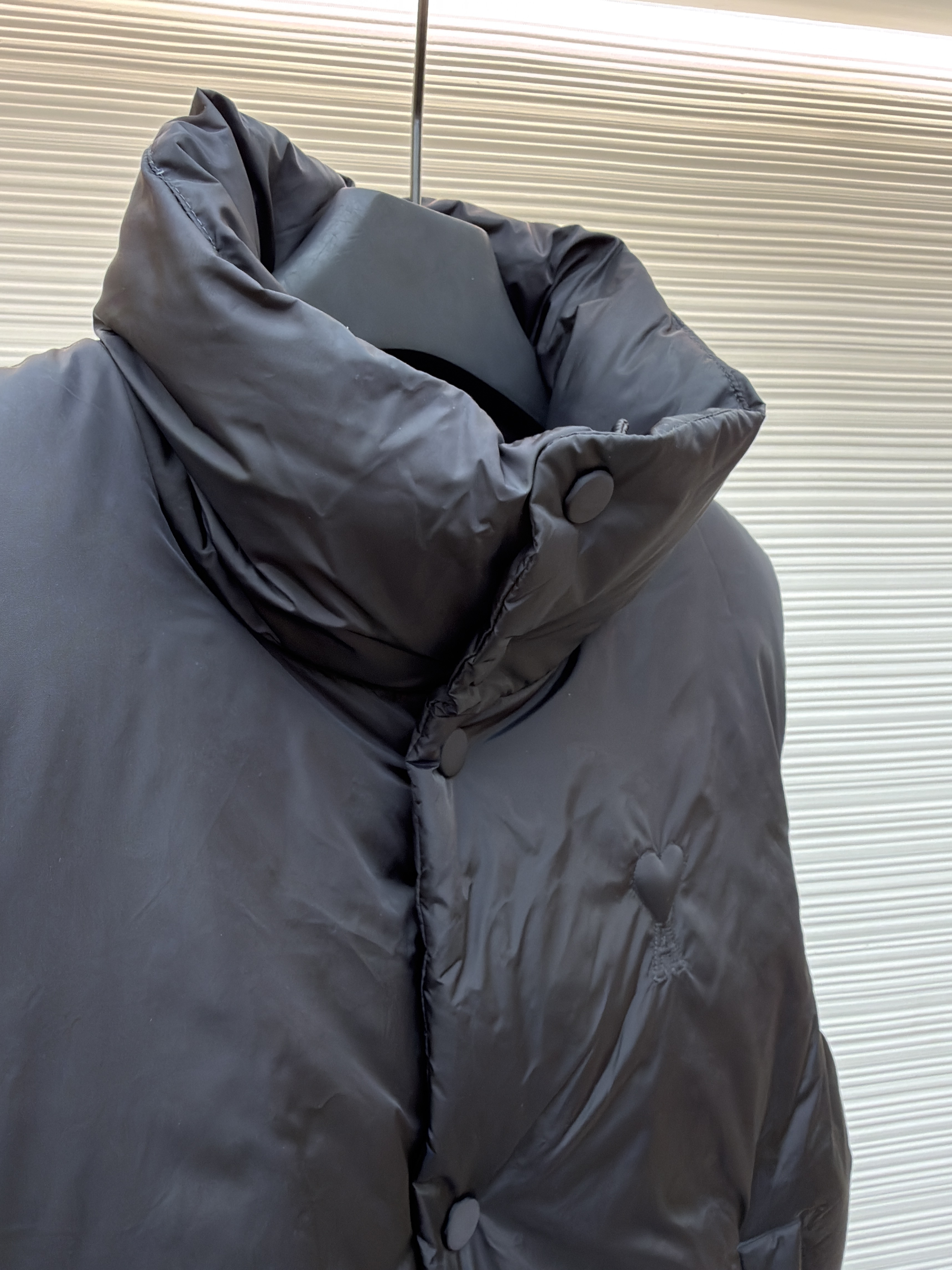 Ami 爱心垫衬绣羽绒马甲