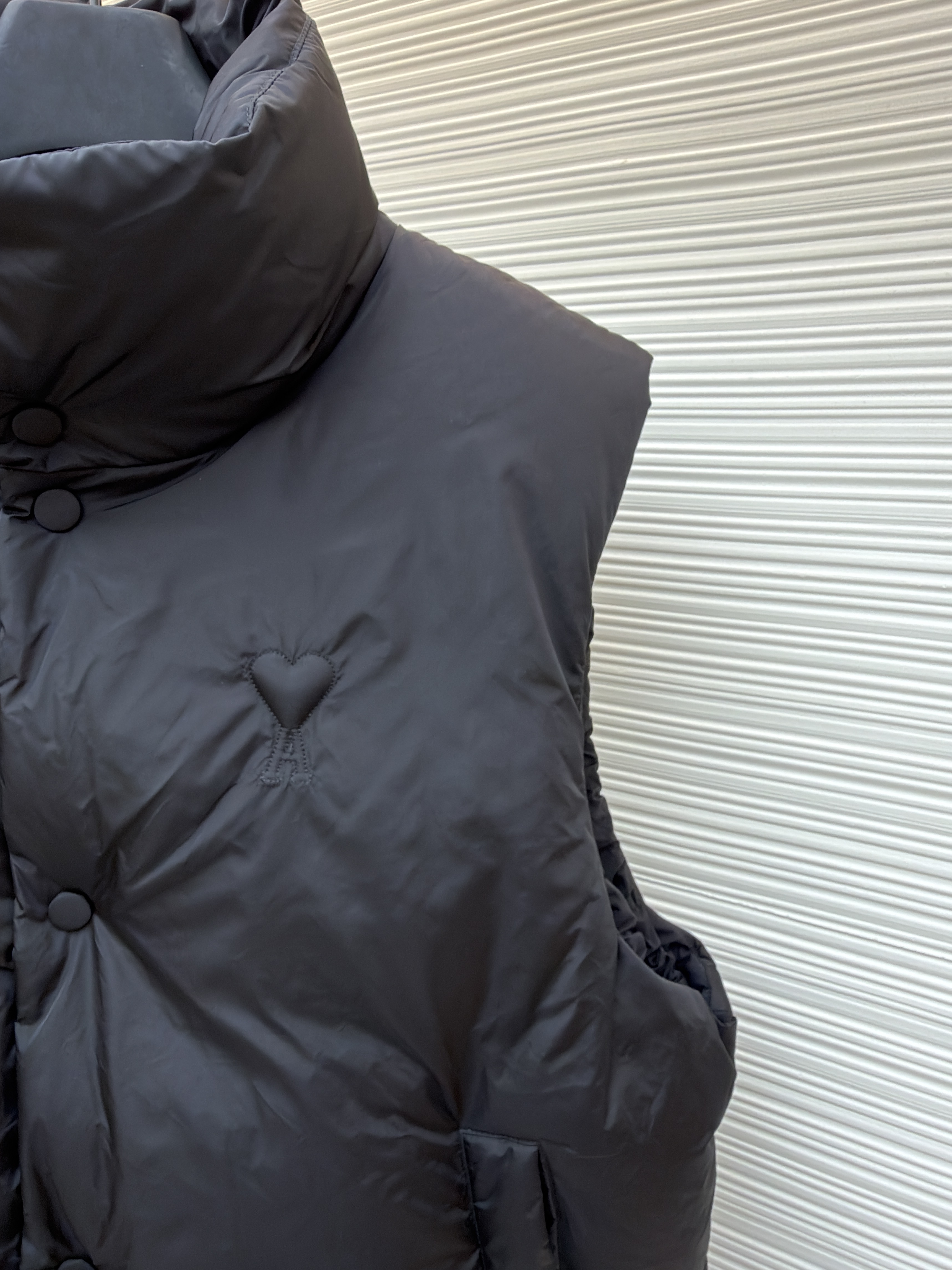 Ami 爱心垫衬绣羽绒马甲