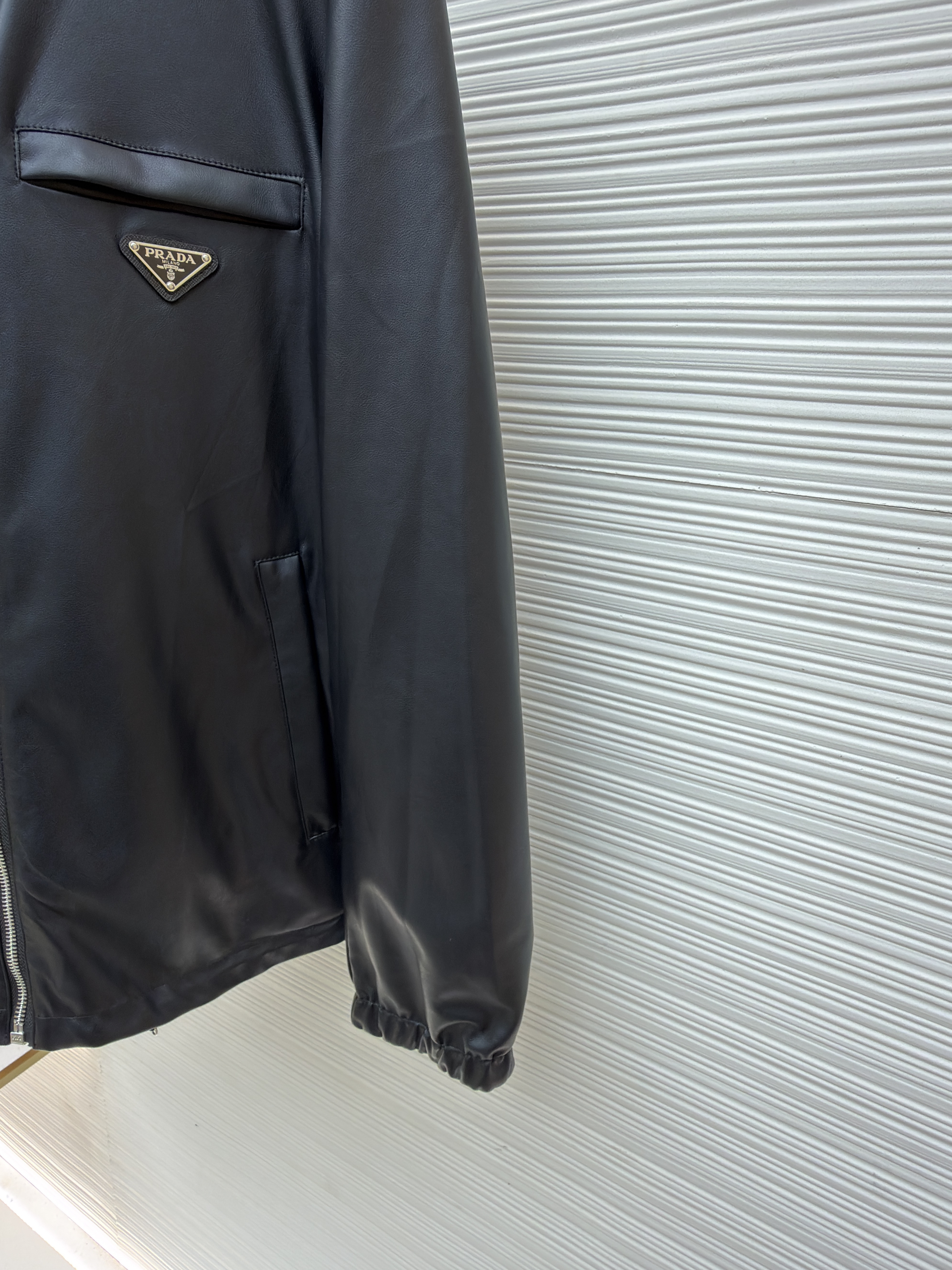 Prada 双面穿皮革尼龙连帽夹克