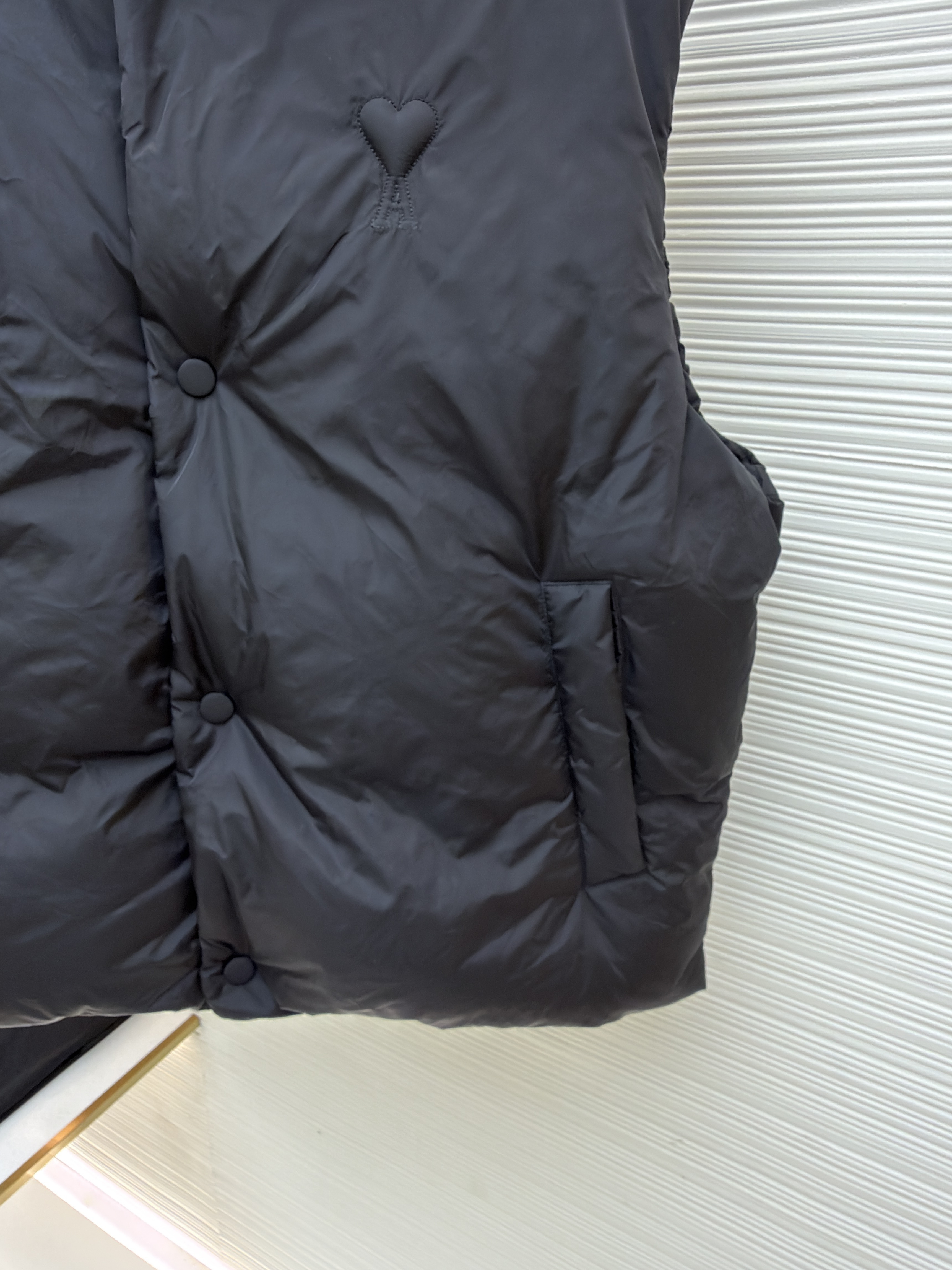 Ami 爱心垫衬绣羽绒马甲