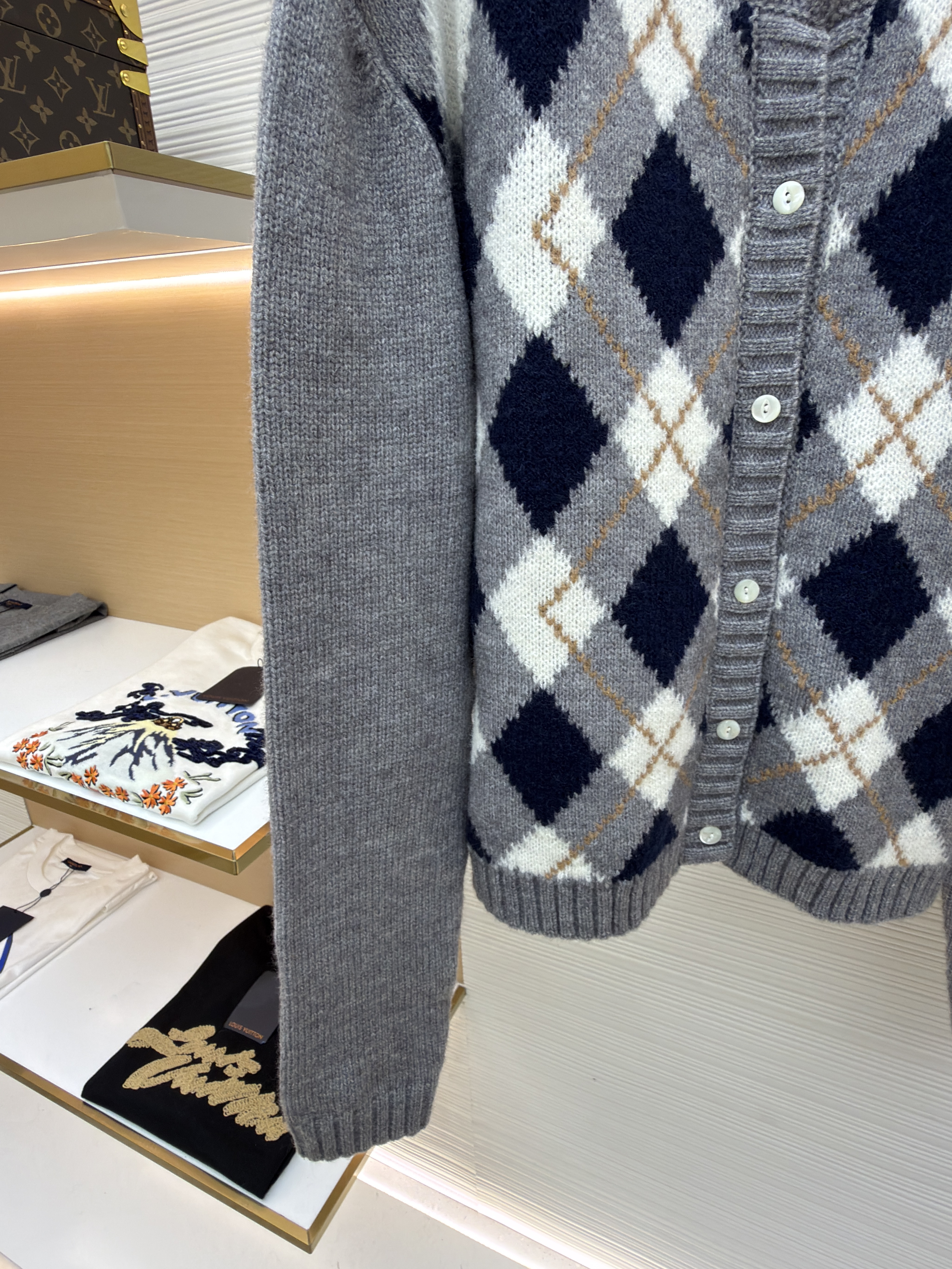 Prada刺绣菱形花毛织开衫