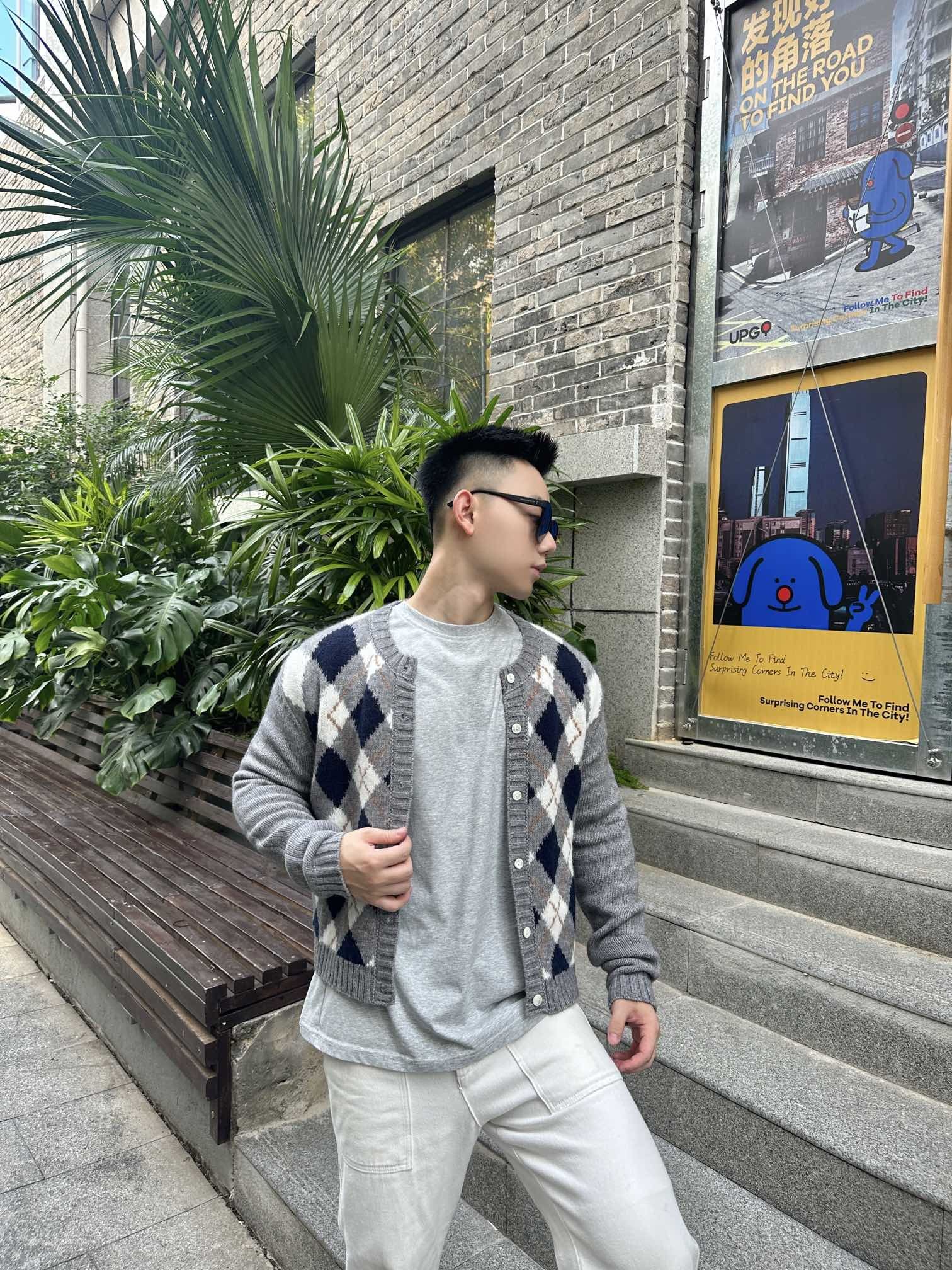 Prada刺绣菱形花毛织开衫