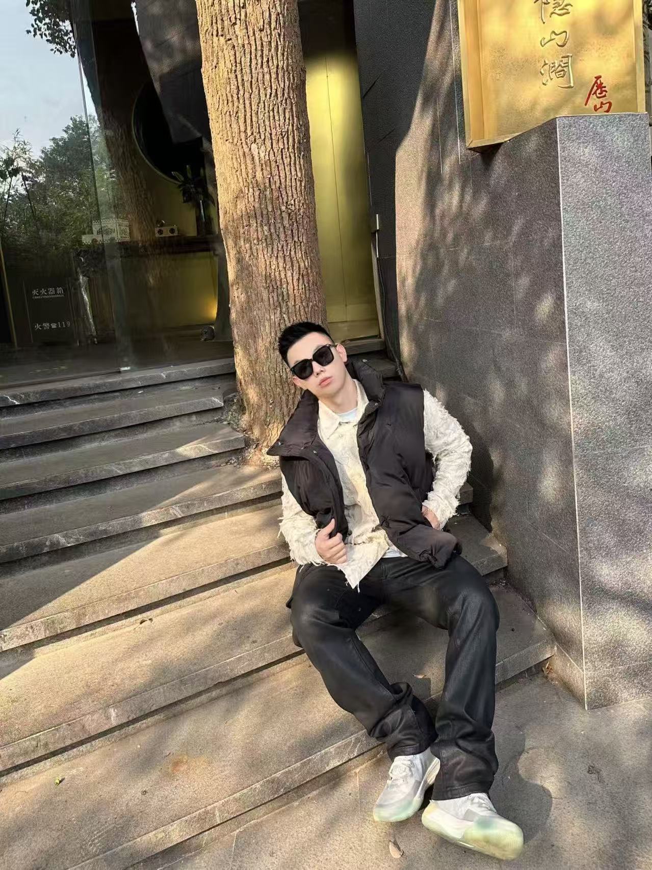 Ami 爱心垫衬绣羽绒马甲