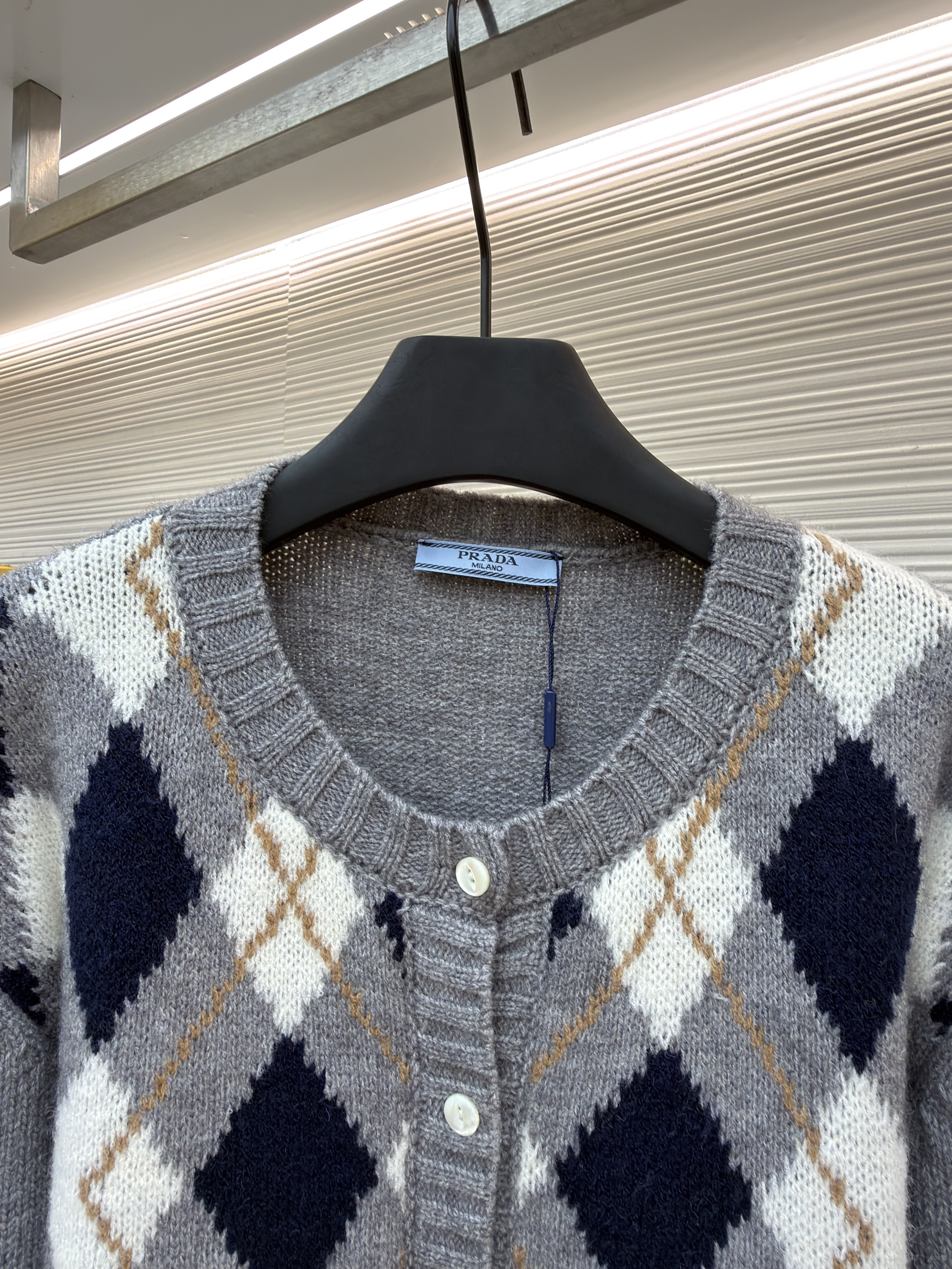 Prada刺绣菱形花毛织开衫