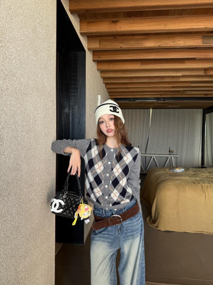 Prada刺绣菱形花毛织开衫